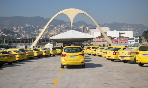 Rio inicia distribuição de autonomias para taxistas auxiliares