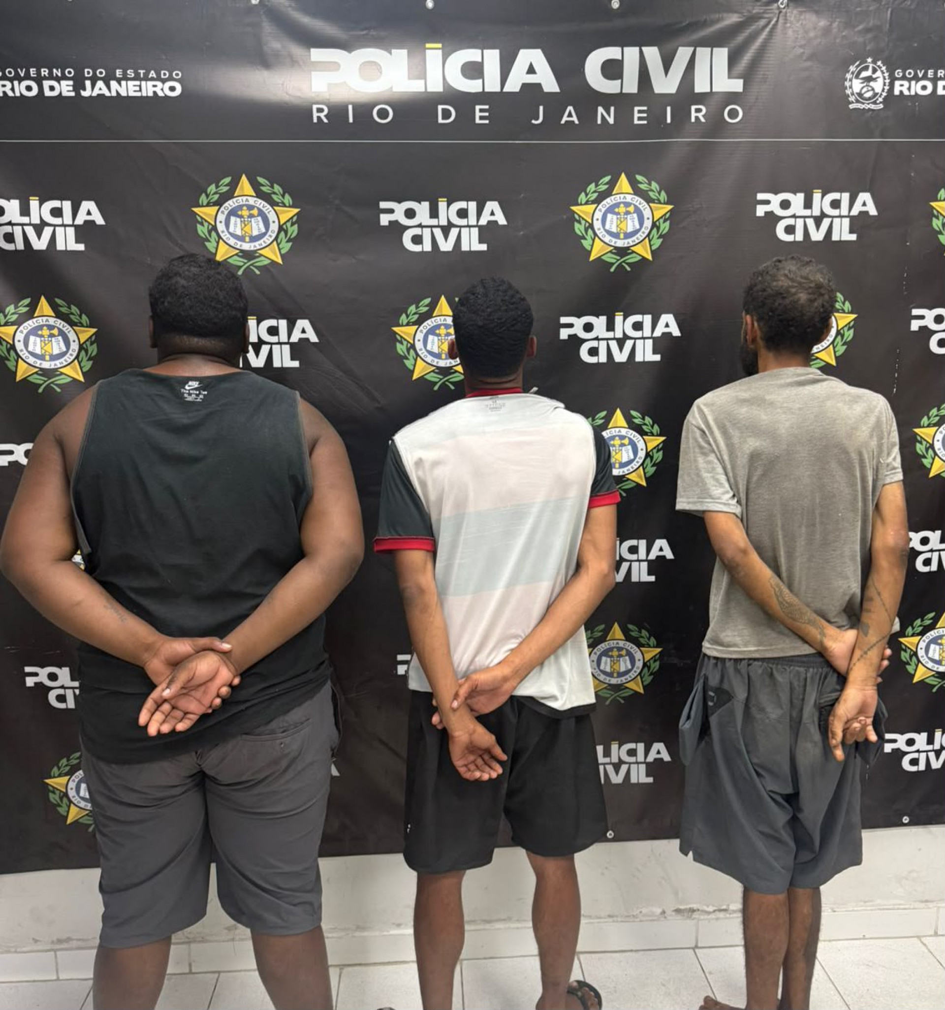 Operação conjunta das polícias Civil e Militar terminou com três suspeitos presos e apreensão de drogas no Lagomar