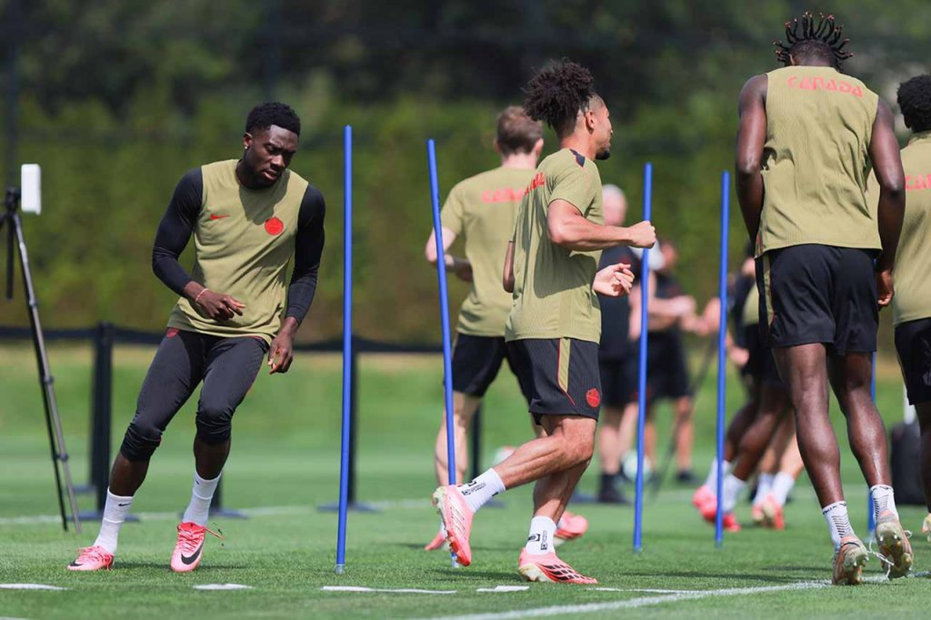 Canad&aacute; vive dilema com Alphonso Davies para as oitavas de final