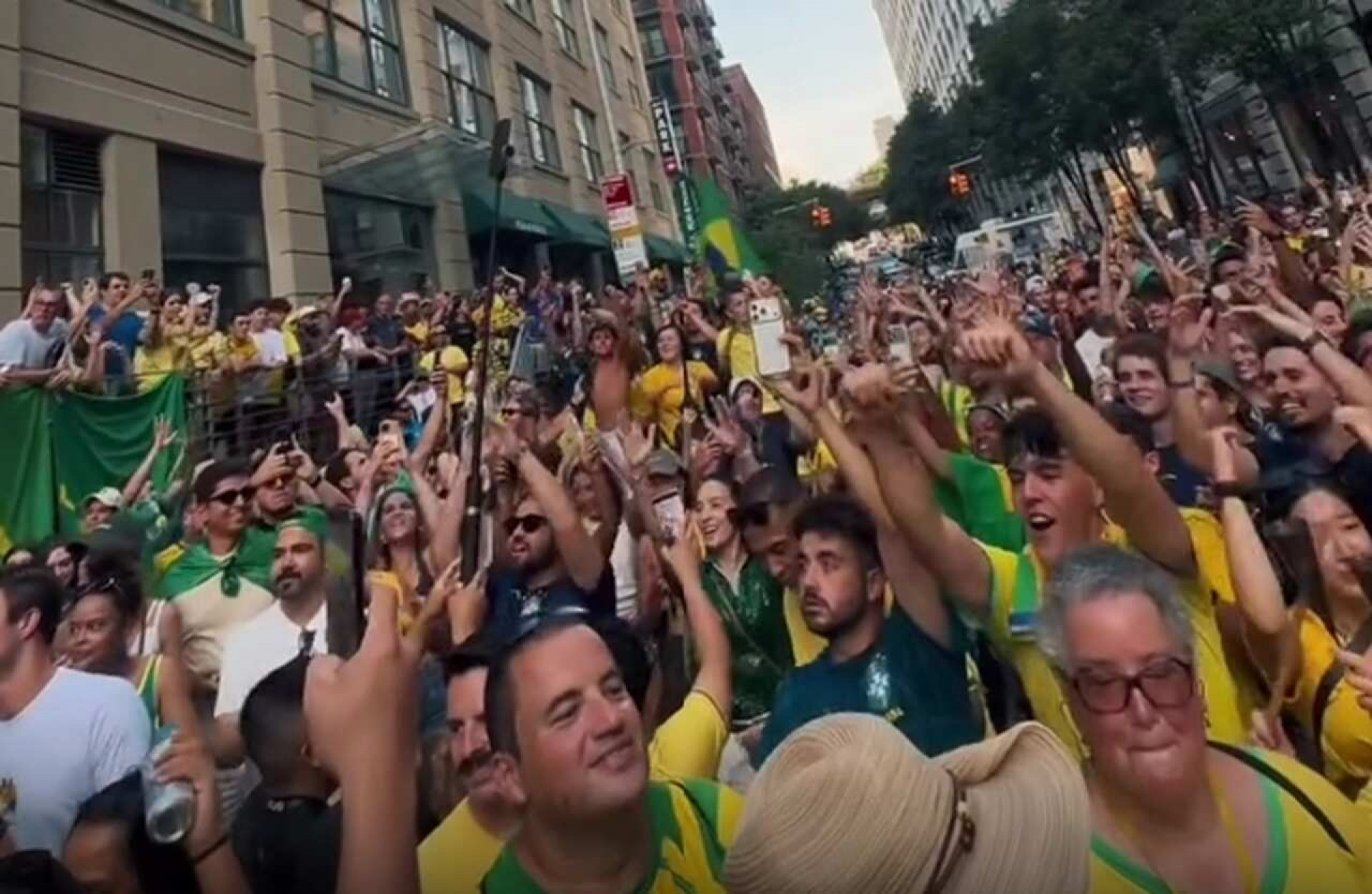 Brasileiros transformam remada viking em “cr&eacute;u” nos EUA