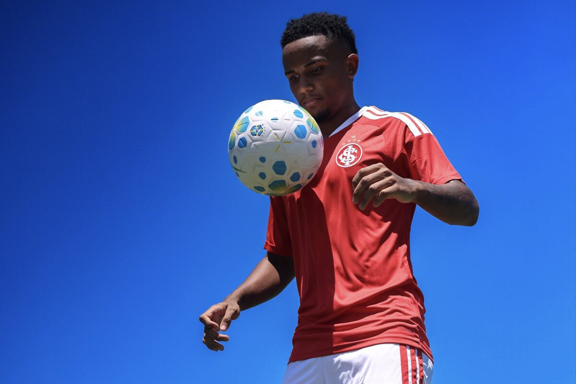 Internacional e Bahia congelam contrato de Kayky ap&oacute;s les&atilde;o nas f&eacute;rias