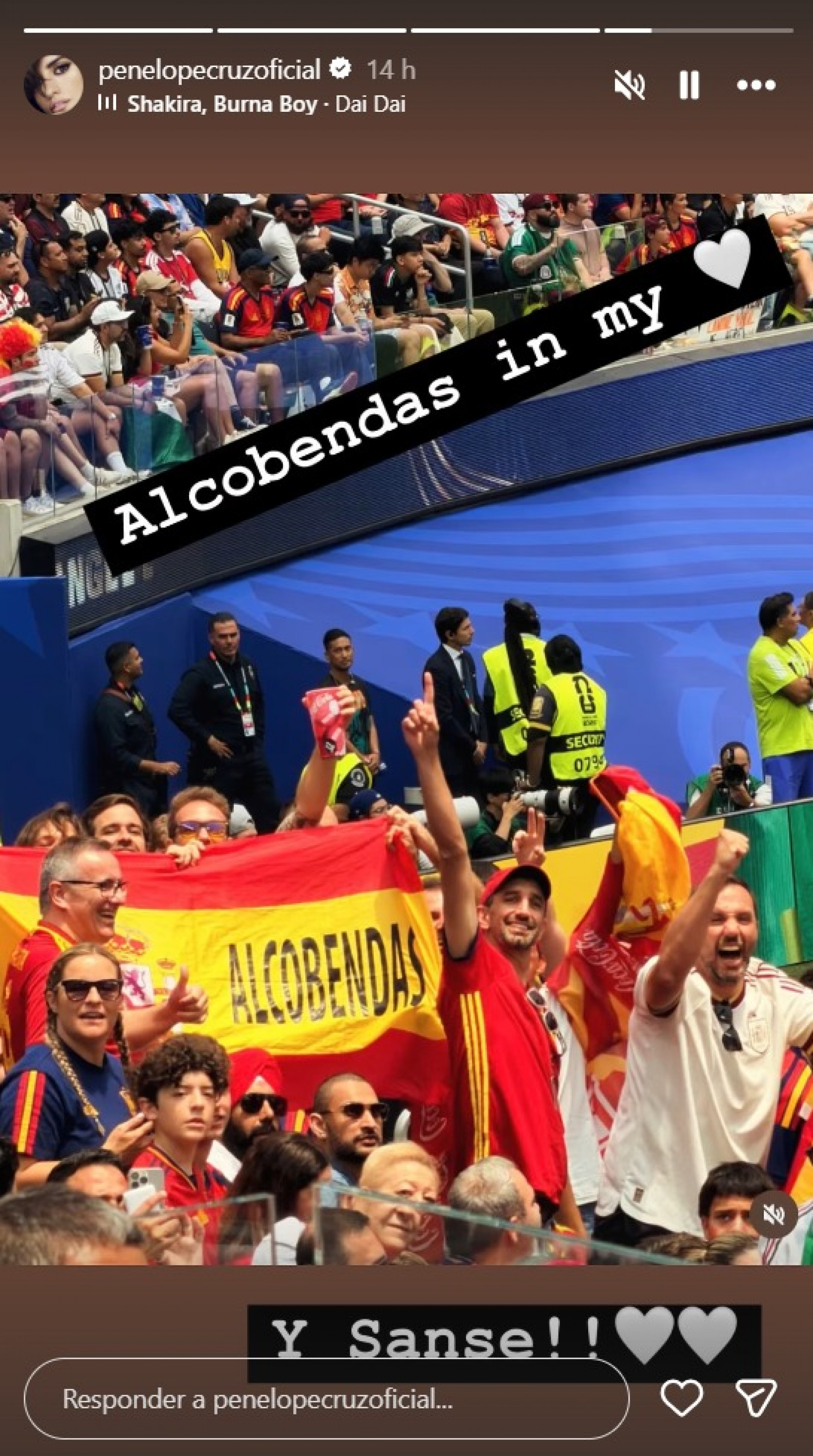 Em comemoração a vitória da Espanha sobre a Áustria, Penélope Cruz postou uma foto juntinha de Rosalia - Reprodução / Instagram
