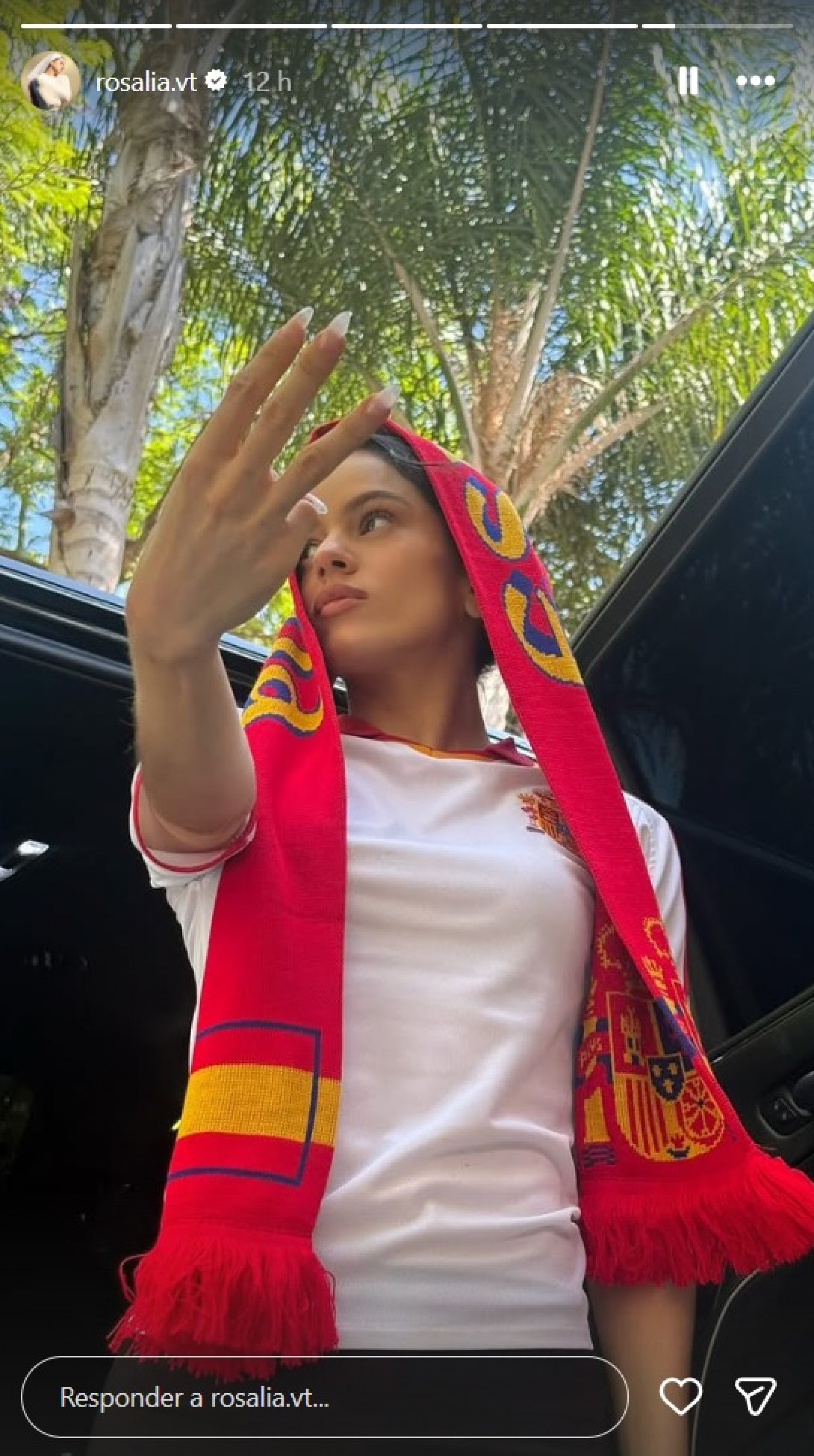 Em comemoração a vitória da Espanha sobre a Áustria, Penélope Cruz postou uma foto juntinha de Rosalia - Reprodução / Instagram
