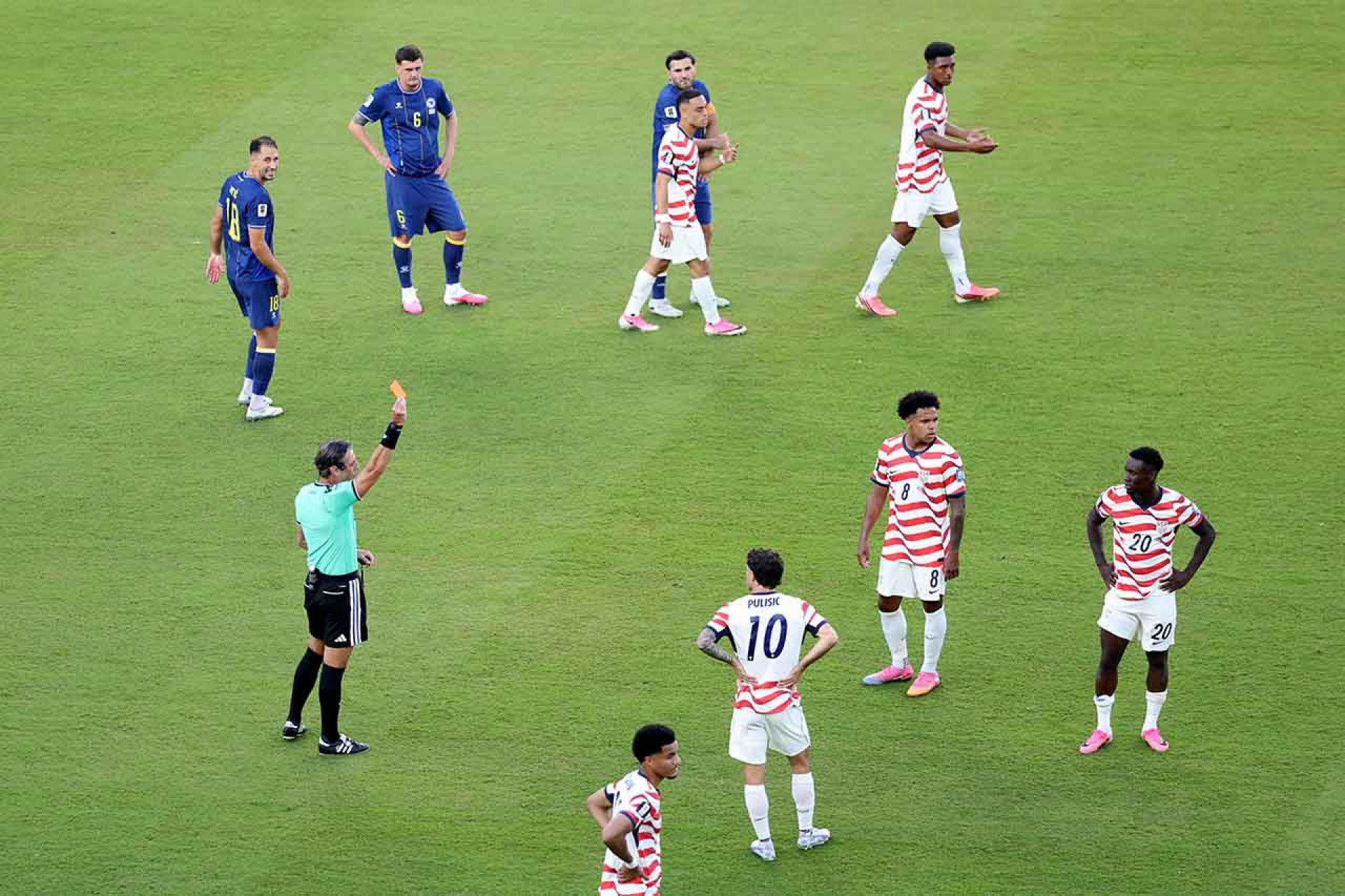 SANTA CLARA, CALIFORNIA - JULY 01: Referee Raphael Claus shows Folarin Balogun #20 of the United States a red card for a foul on Tarik Muharemovic #4 of Bosnia and Herzegovina during the FIFA World Cup 2026 Round of 32 match between USA and Bosnia and Herzegovina at San Francisco Bay Area Stadium on July 01, 2026 in Santa Clara, California. (Photo by Michael Steele/Getty Images)