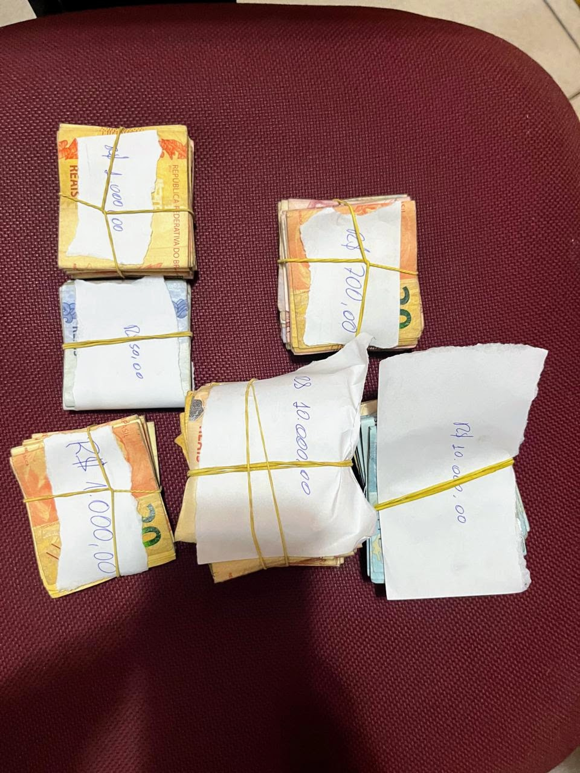 Cerca de R$ 22,7 mil em espécie foram apreendidos em posto clandestino em Duque de Caxias