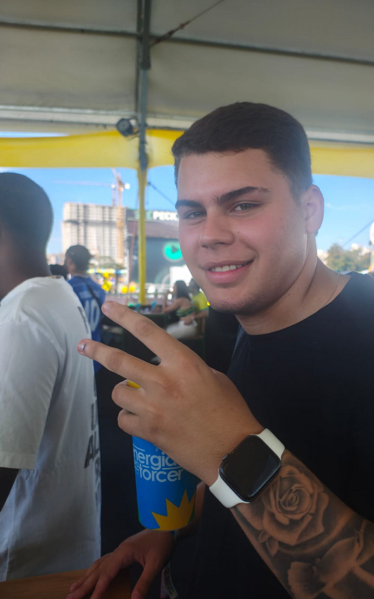 Niterói: o estudante de Direito Nichollas Almeida está curtindo os jogos da Copa do Mundo 2026 com os amigos no evento Energia Para Torcer - Leonardo Soares
