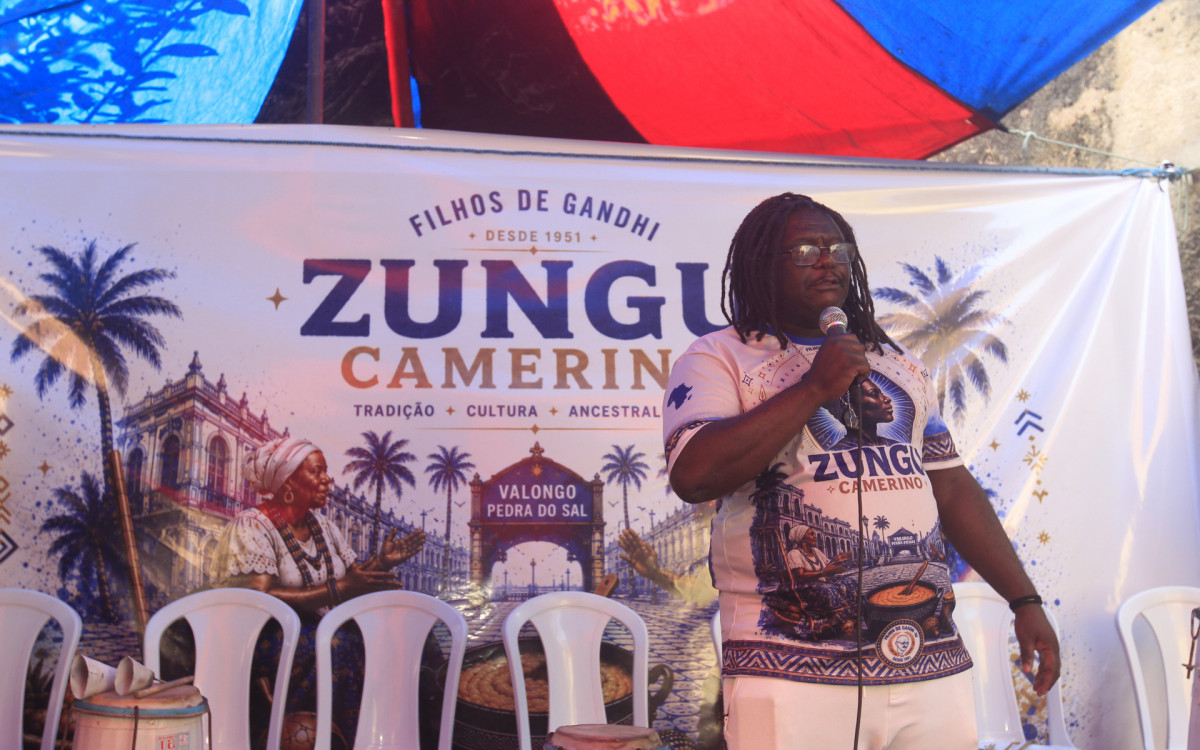 Evento Zungu Camerino, que celebra a cultura negra e ancestralidade. A festança reúne gastronomia tradicional, música e manifestações artísticas, na Associação Cultural Recreativa Filhos de Gandhi Rio, no Centro do Rio, neste sábado (04). Na foto: Célio, presidente.
- Reginaldo Pimenta/Agência O Dia