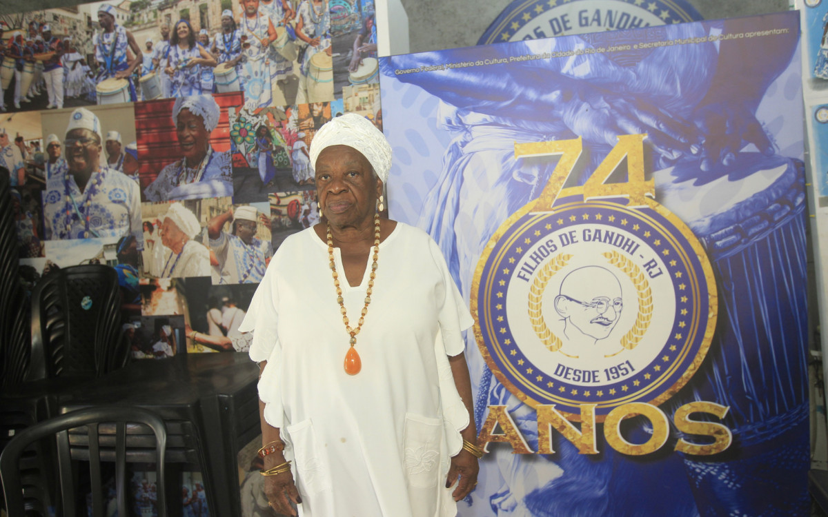 Evento Zungu Camerino, que celebra a cultura negra e ancestralidade. A festança reúne gastronomia tradicional, música e manifestações artísticas, na Associação Cultural Recreativa Filhos de Gandhi Rio, no Centro do Rio, neste sábado (04). Na foto: Mãe Marlene
- Reginaldo Pimenta/Agência O Dia