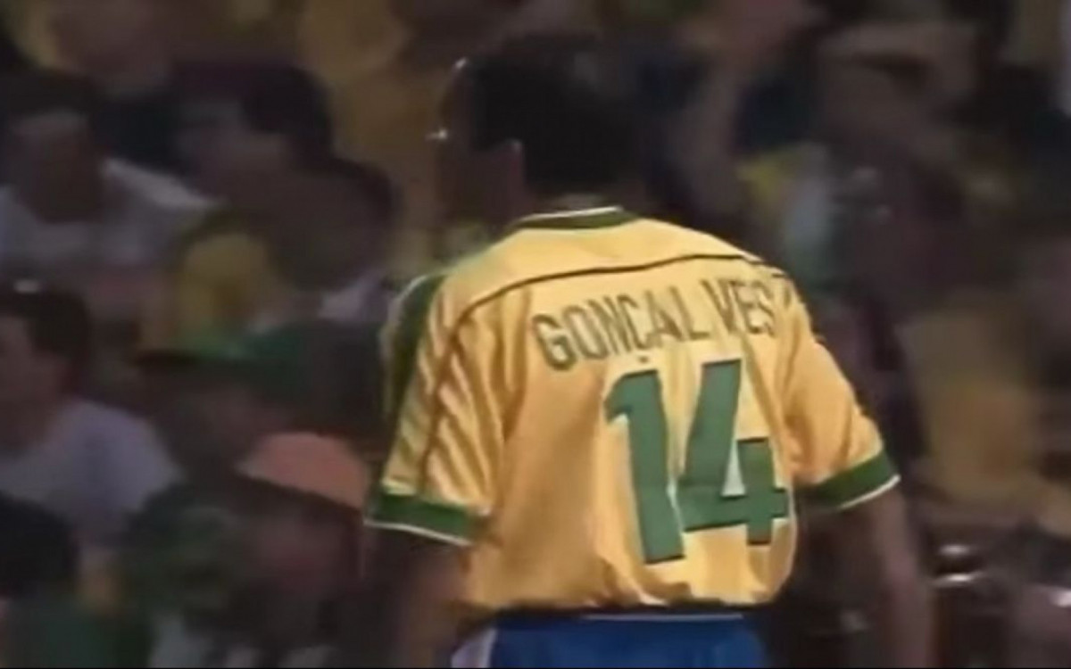 Gonçalves fez parte da Seleção que disputou a Copa do Mundo de 1998