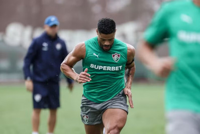 Hulk marca, e Fluminense derrota o São Cristóvão em amistoso