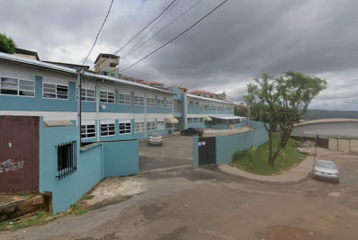 MG: Aluna agride pedagoga com socos após ser repreendida em escola