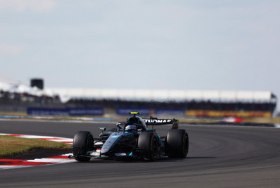Antonelli supera Hamilton e vence corrida sprint do GP da Inglaterra