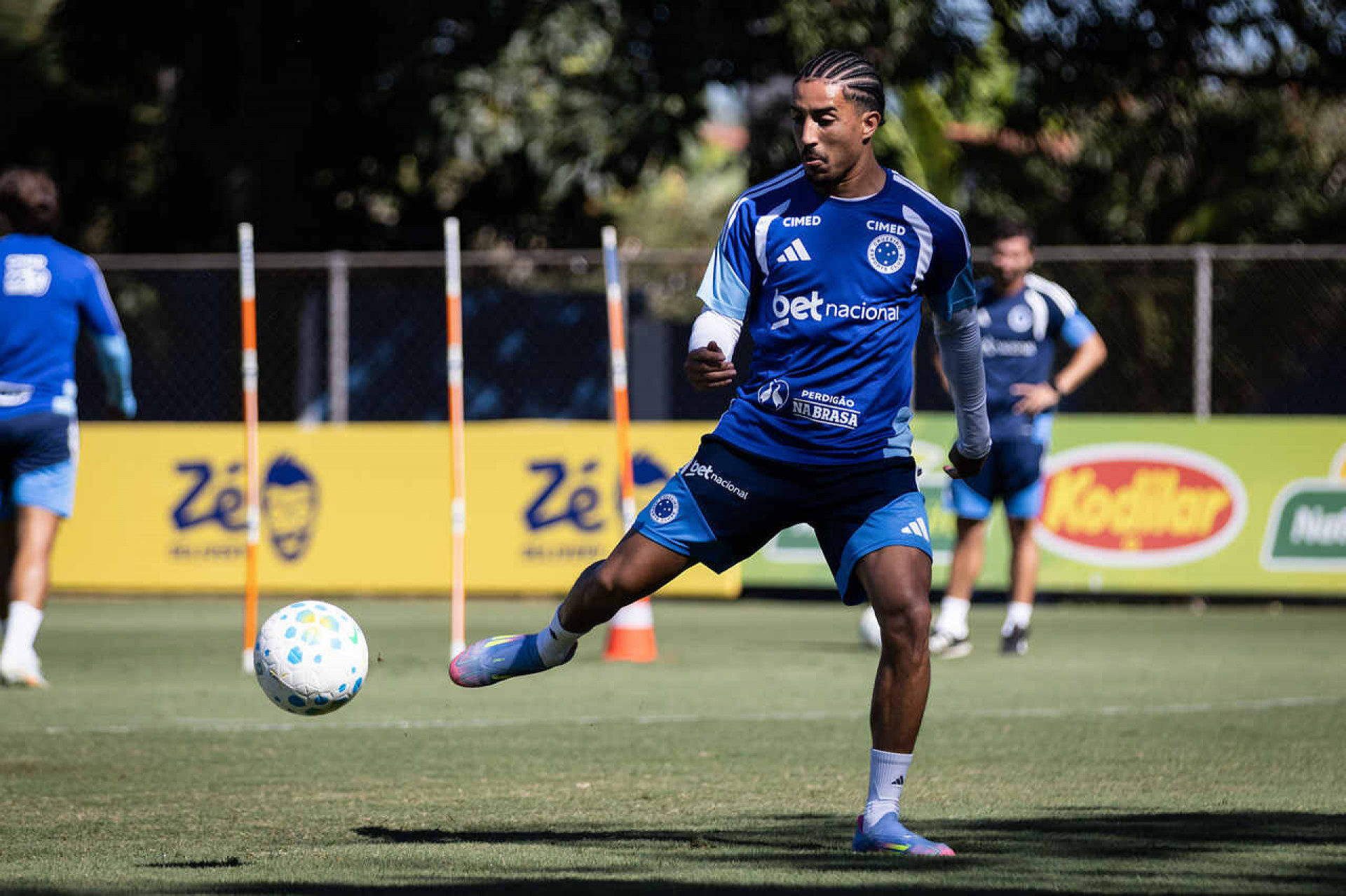 Cruzeiro acerta venda do volante Christian ao Krasnodar por R$ 56 milh&otilde;es