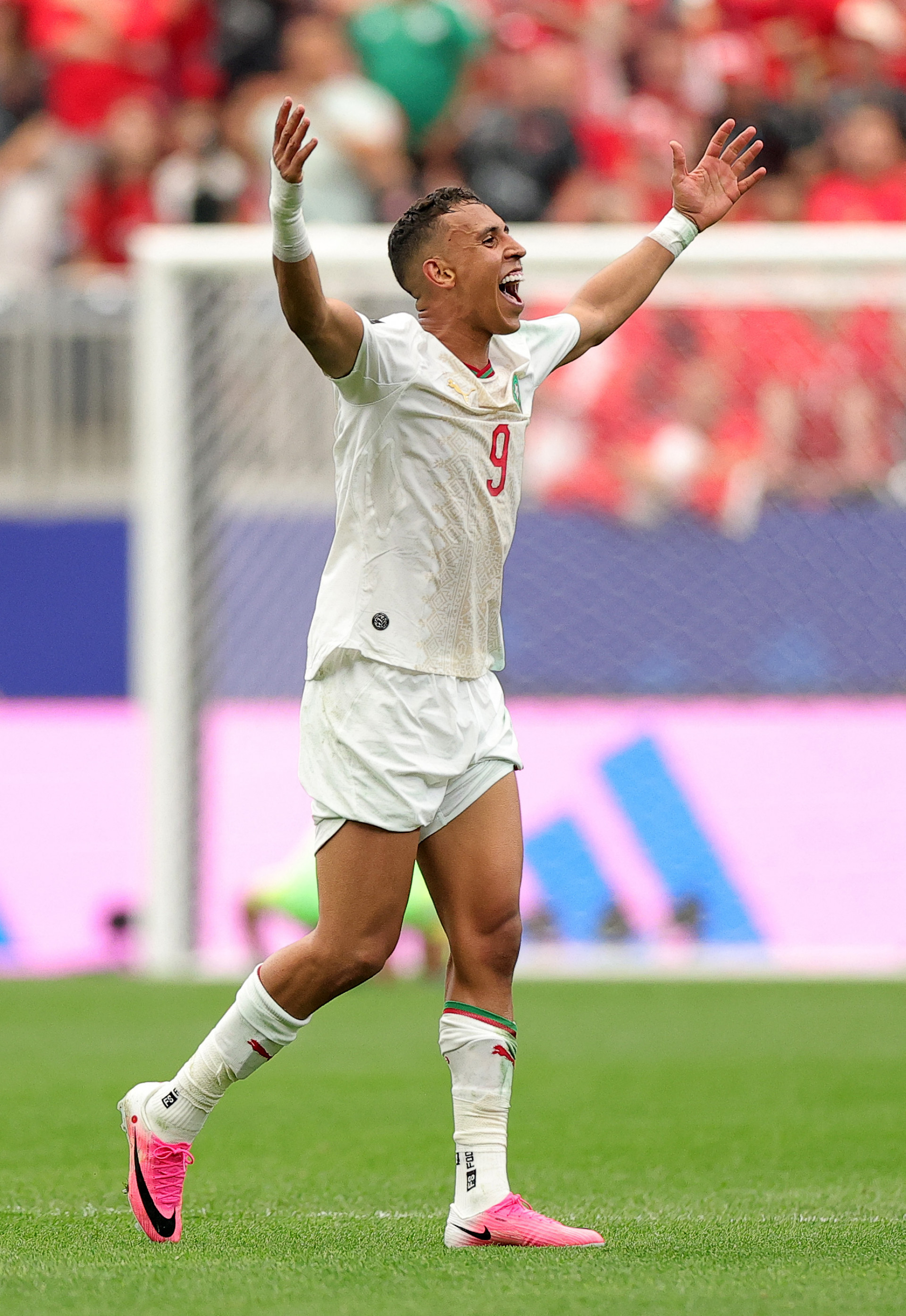 Rahimi comemora a classificação de Marrocos para as quartas de final da Copa do Mundo