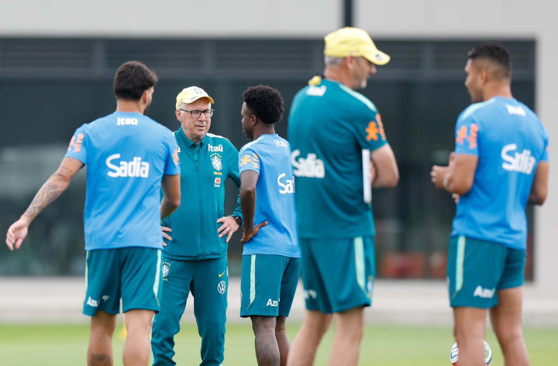 Com presen&ccedil;a de Samir Xaud, Sele&ccedil;&atilde;o faz &uacute;ltimo treino antes de enfrentar Noruega