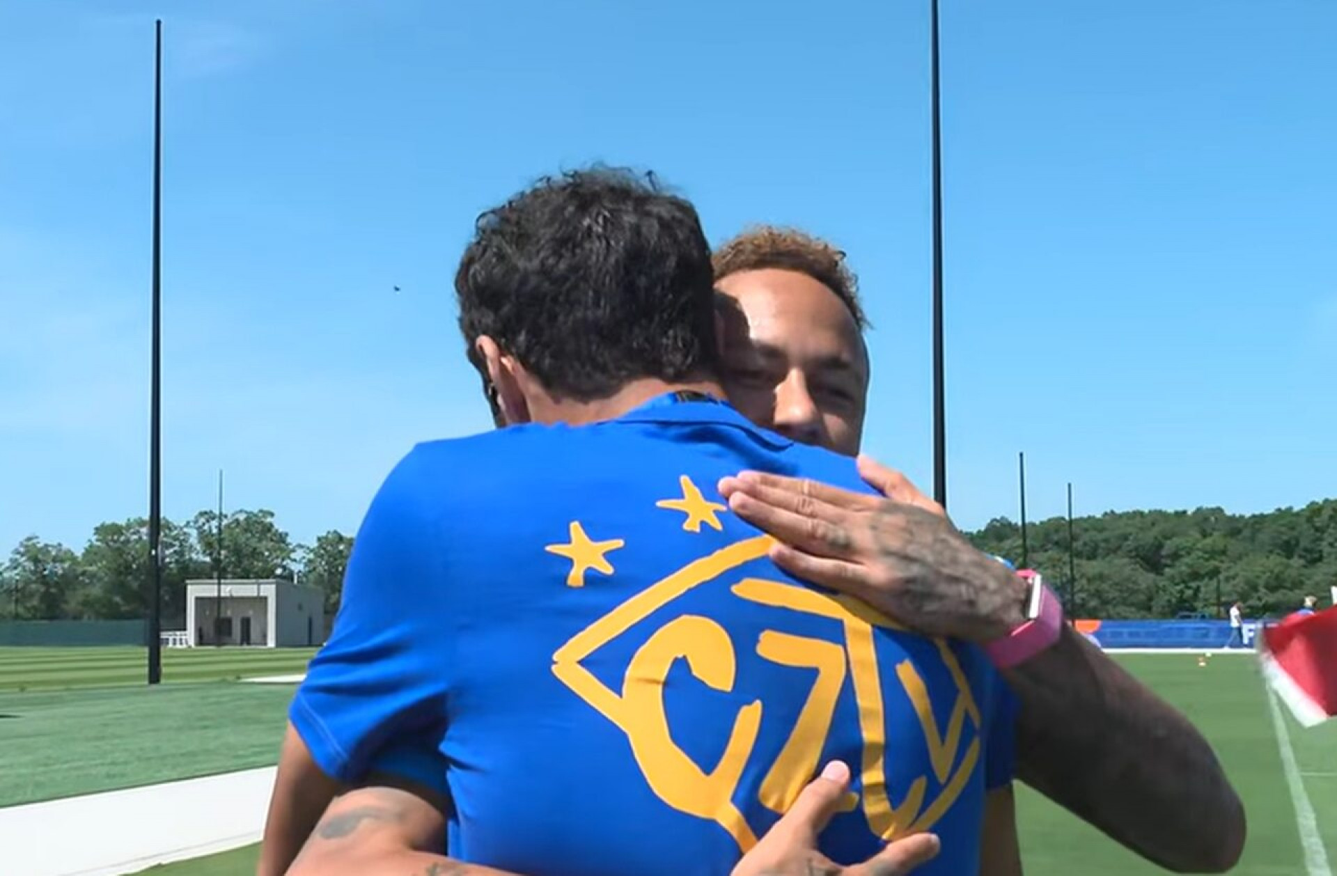 Nen&ecirc; tem reencontro com Neymar e recebe “convite” de Ancelotti