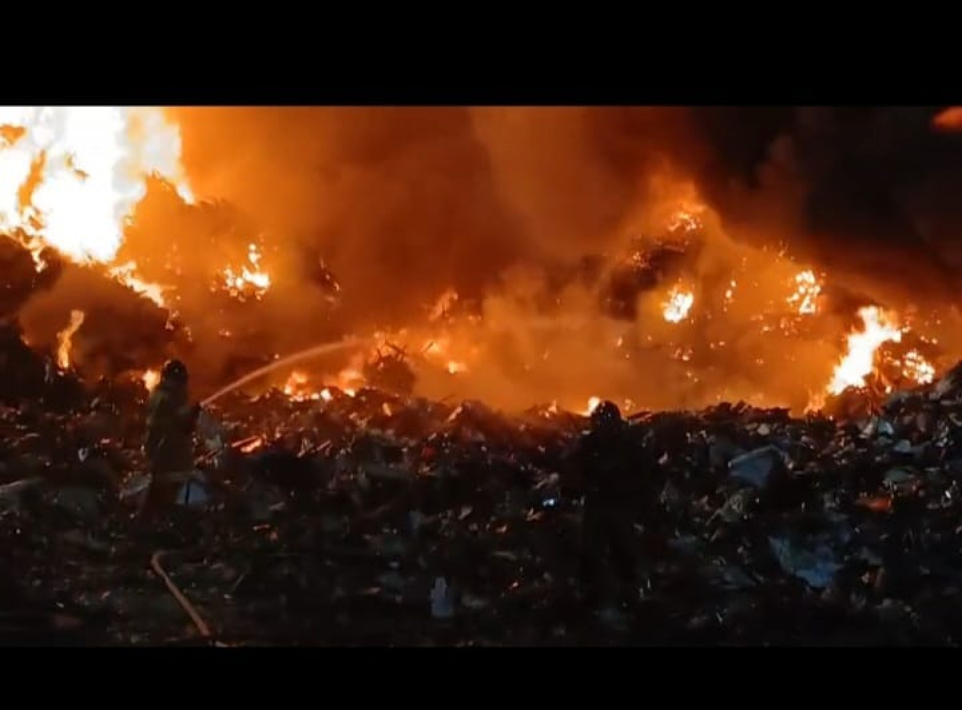 Incêndio em fábrica da Gerdau mobiliza bombeiros em Santa Cruz, no Rio