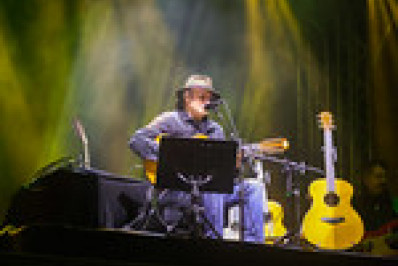 Almir Sater emociona público no Festival da Ilha Grande em Angra