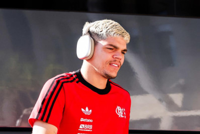 Cotado para sair, Ayrton Lucas avalia futuro no Flamengo