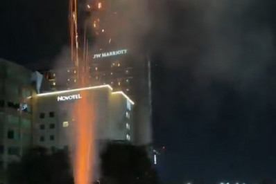 Torcedores mexicanos fazem foguetório em frente hotel da Inglaterra