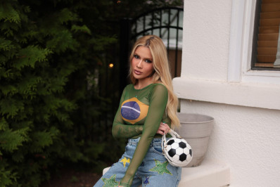 Mulheres de jogadores do Brasil exibem looks para jogo contra a Noruega