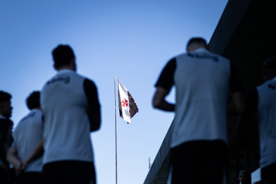 Vasco desperdiça período de treinos e corre para fechar com técnico