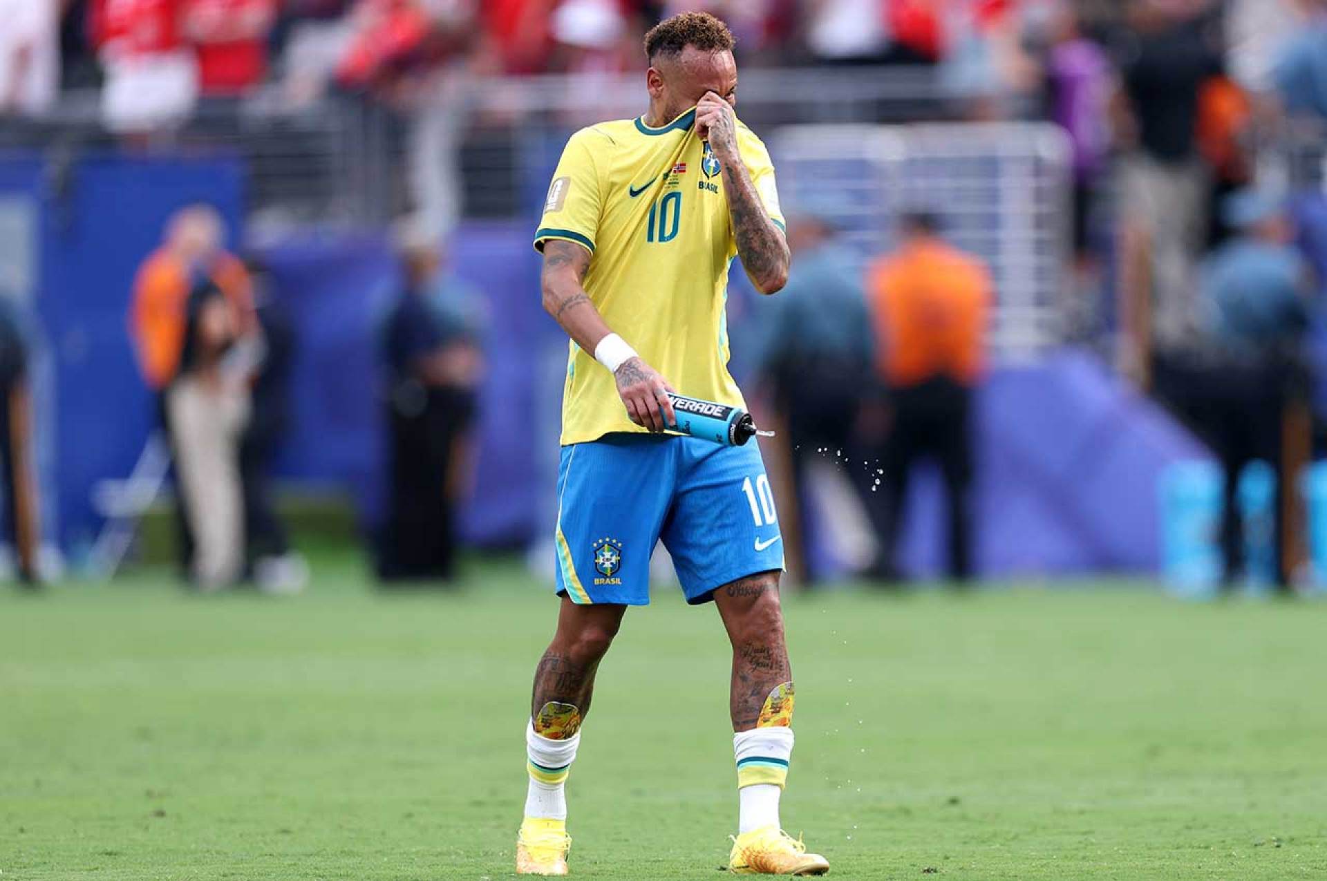 EAST RUTHERFORD, NEW JERSEY - JULY 05: Neymar Jr #10 of Brazil reacts after the 1-2 loss during the FIFA World Cup 2026 Round of 16 match between Brazil and Norway at New York New Jersey Stadium on July 05, 2026 in East Rutherford, New Jersey. (Photo by Justin Setterfield/Getty Images)