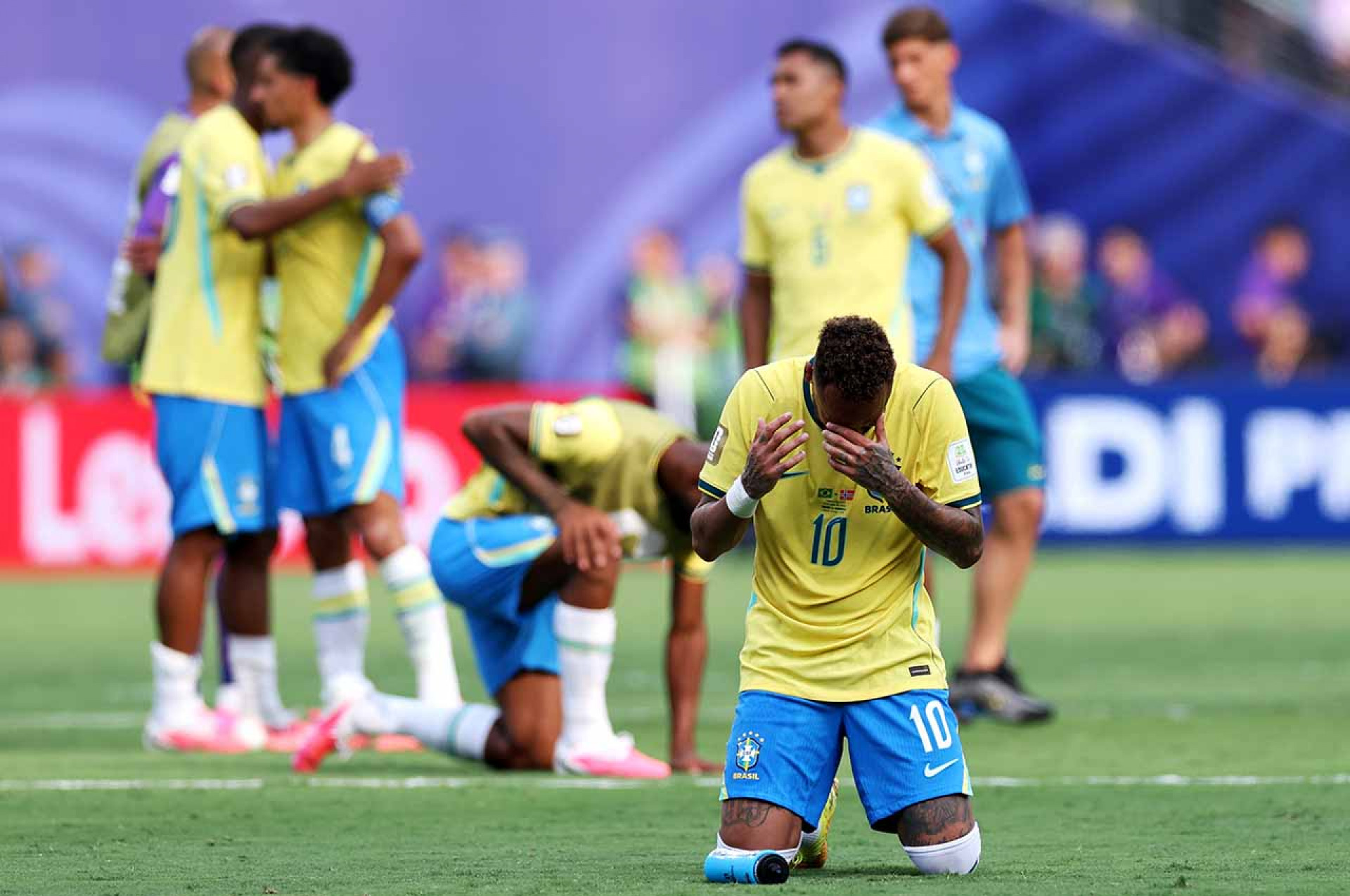 EAST RUTHERFORD, NEW JERSEY - JULY 05: Neymar Jr #10 of Brazil reacts after the 1-2 loss during the FIFA World Cup 2026 Round of 16 match between Brazil and Norway at New York New Jersey Stadium on July 05, 2026 in East Rutherford, New Jersey. (Photo by Buda Mendes/Getty Images)