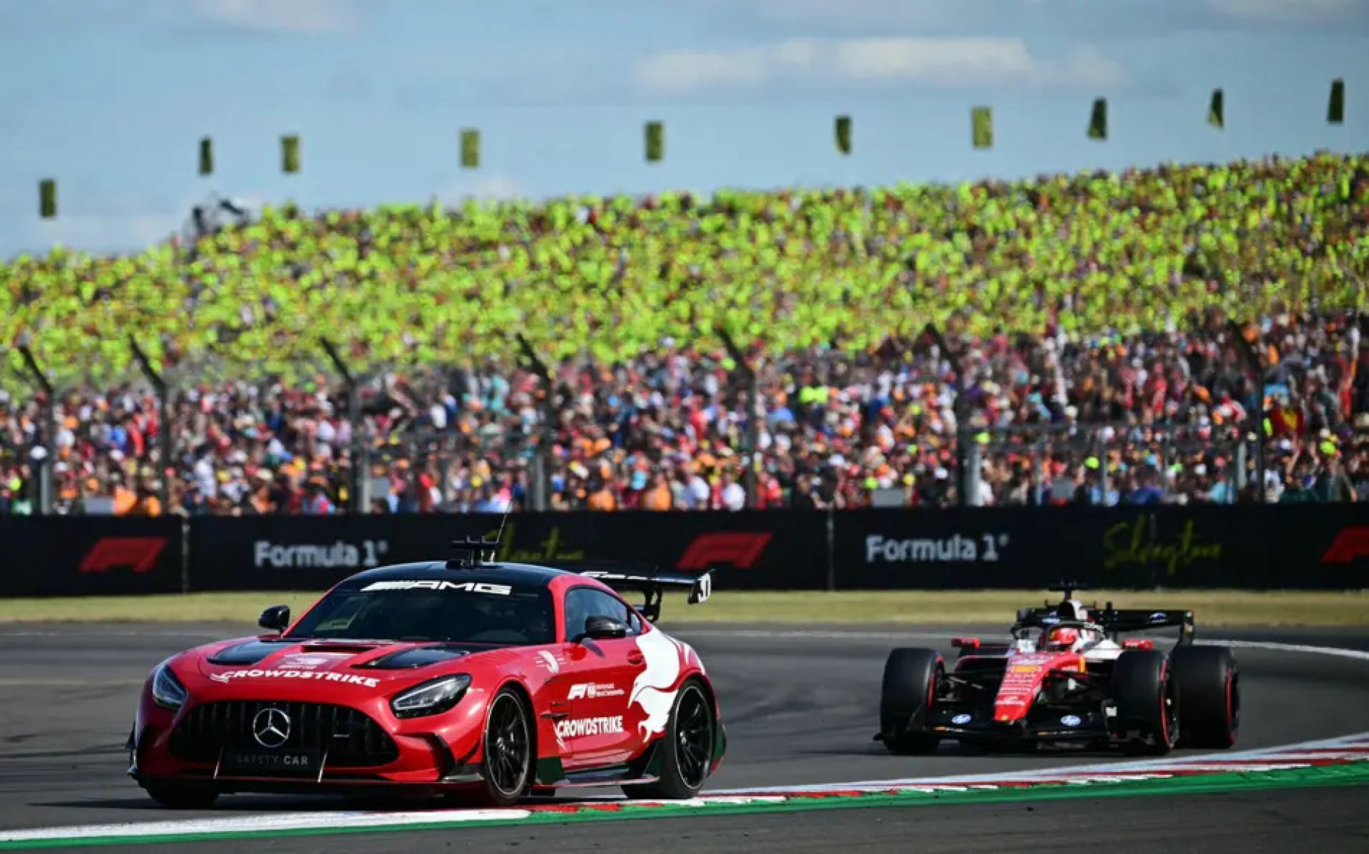 Leclerc vence corrida em Silverstone; Bortoleto termina em oitavo
