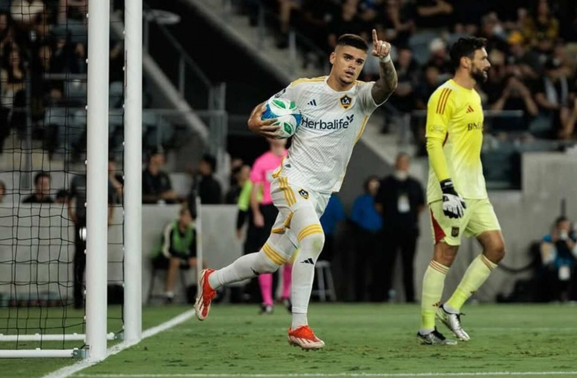 Refor&ccedil;o do Cruzeiro, Gabriel Pec chega em Belo Horizonte
