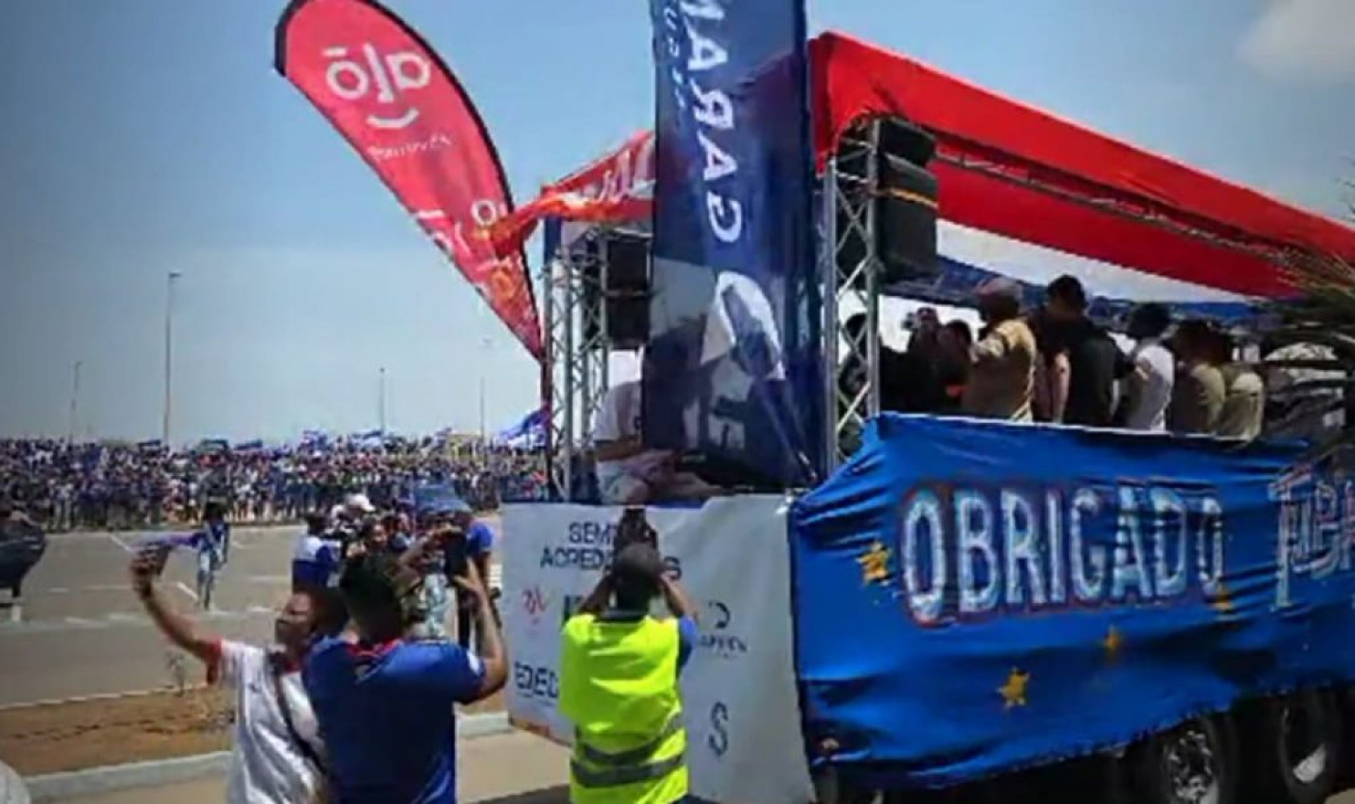 Sele&ccedil;&atilde;o de Cabo Verde &eacute; recebida com festa ap&oacute;s Copa