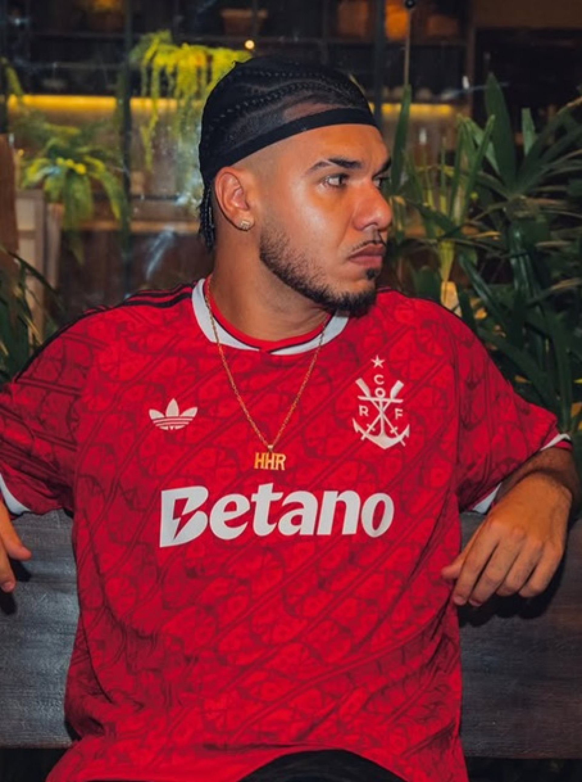 O rapper 2ZDinizz apresentou a terceira camisa do Flamengo de 2026