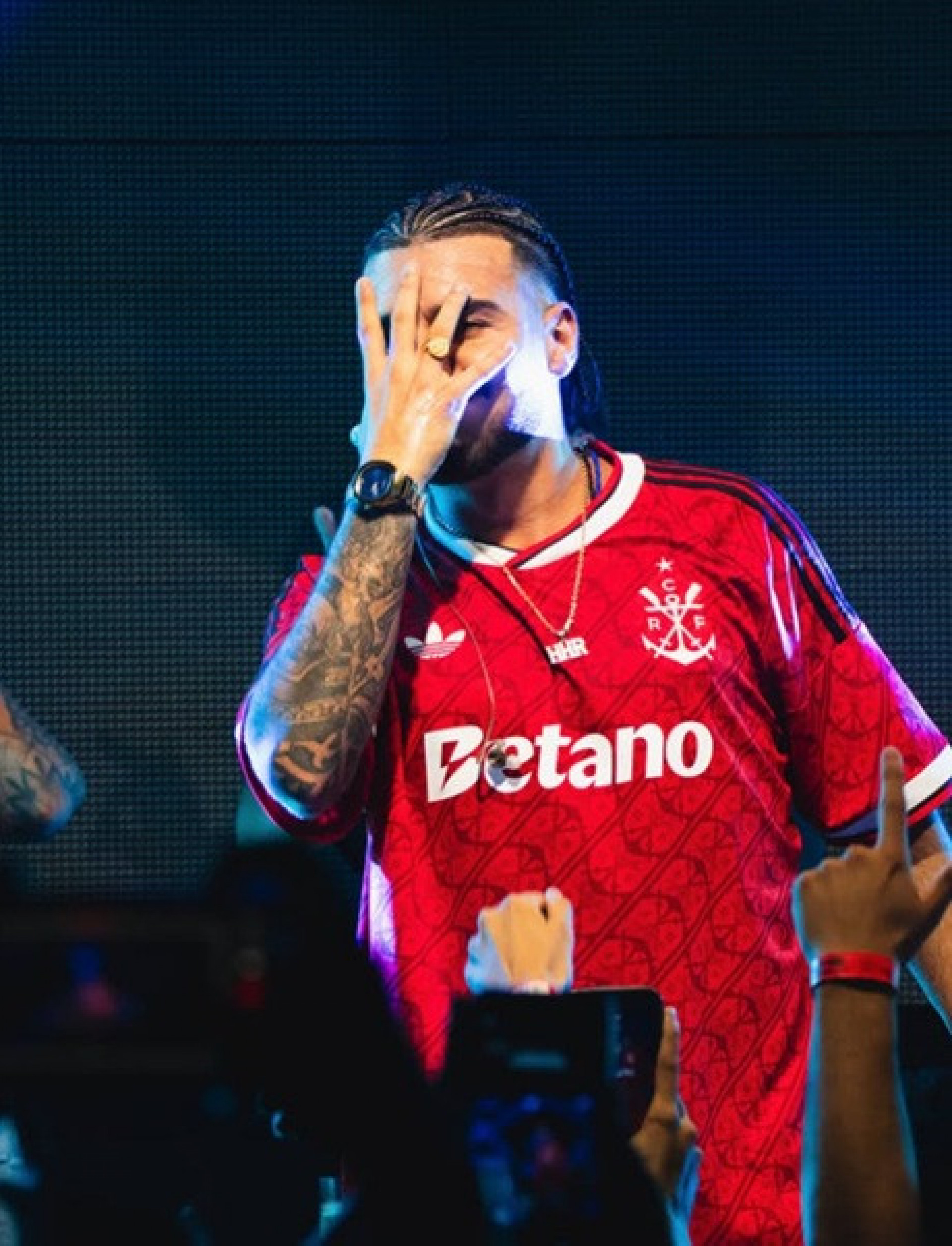 O rapper 2ZDinizz apresentou a terceira camisa do Flamengo de 2026