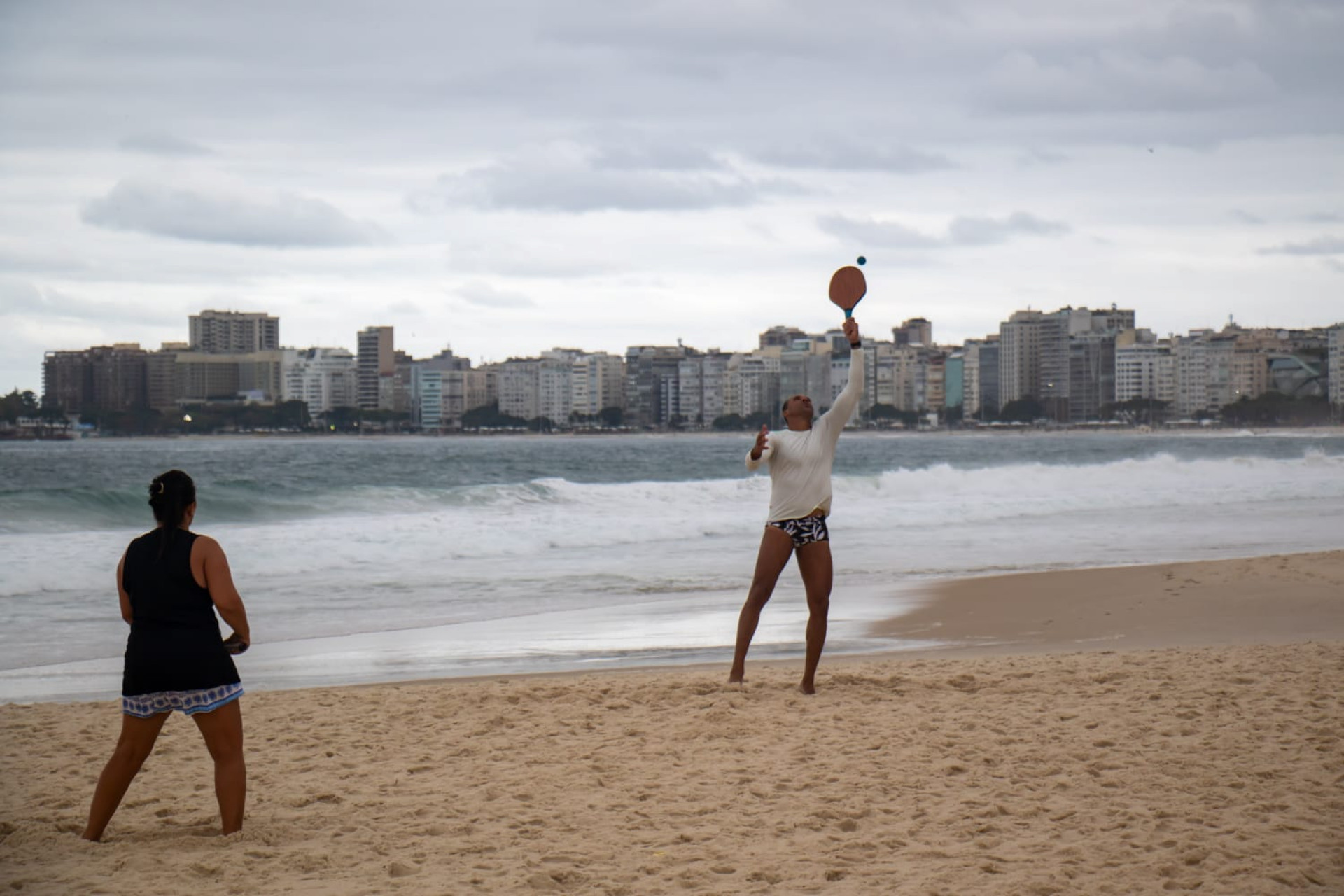 Movimentação na Praia de Copacabana, na Zona Sul do Rio, neste domingo (5) - Érica Martin/Agência O Dia
