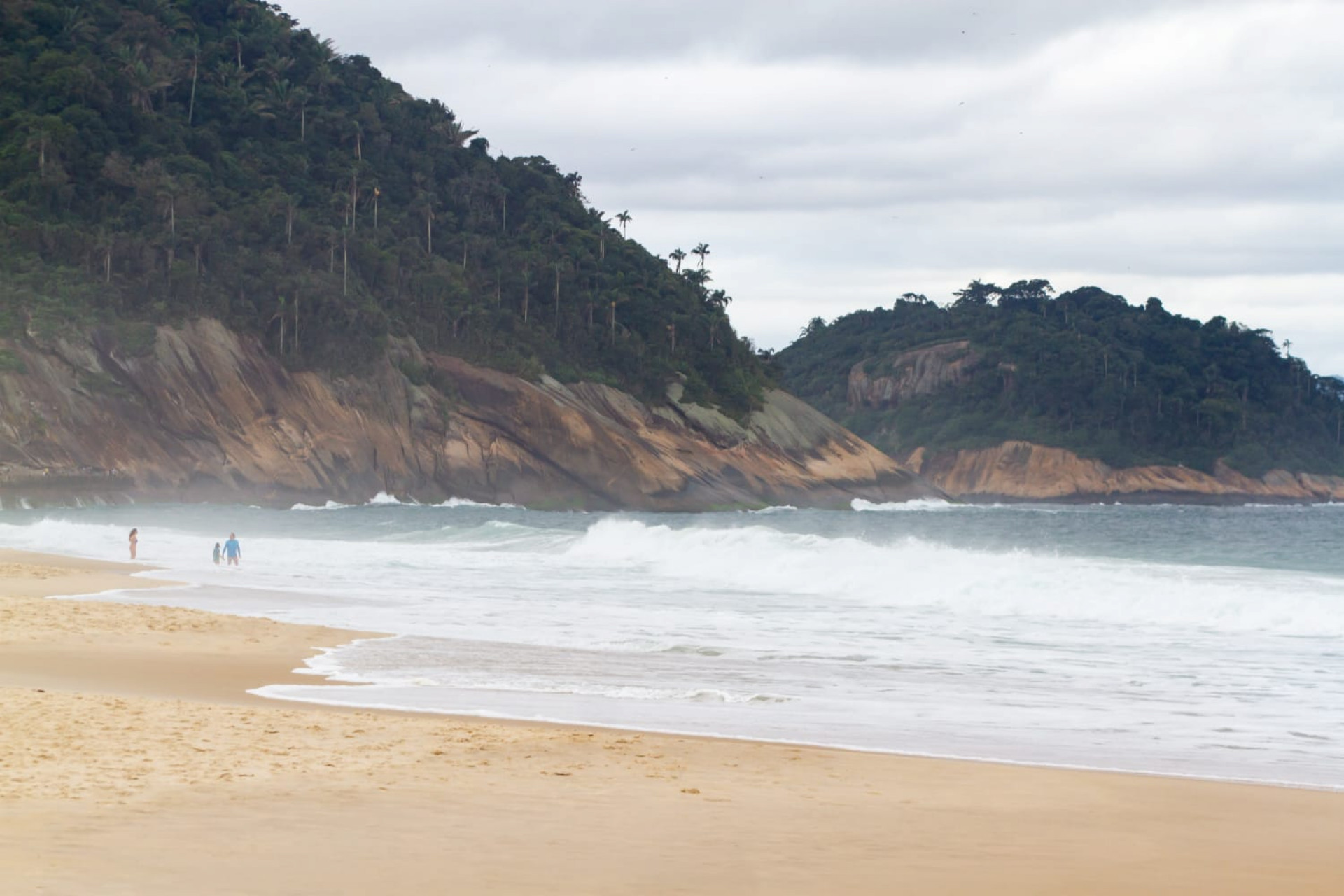 Movimentação na Praia de Copacabana, na Zona Sul do Rio, neste domingo (5) - Érica Martin/Agência O Dia