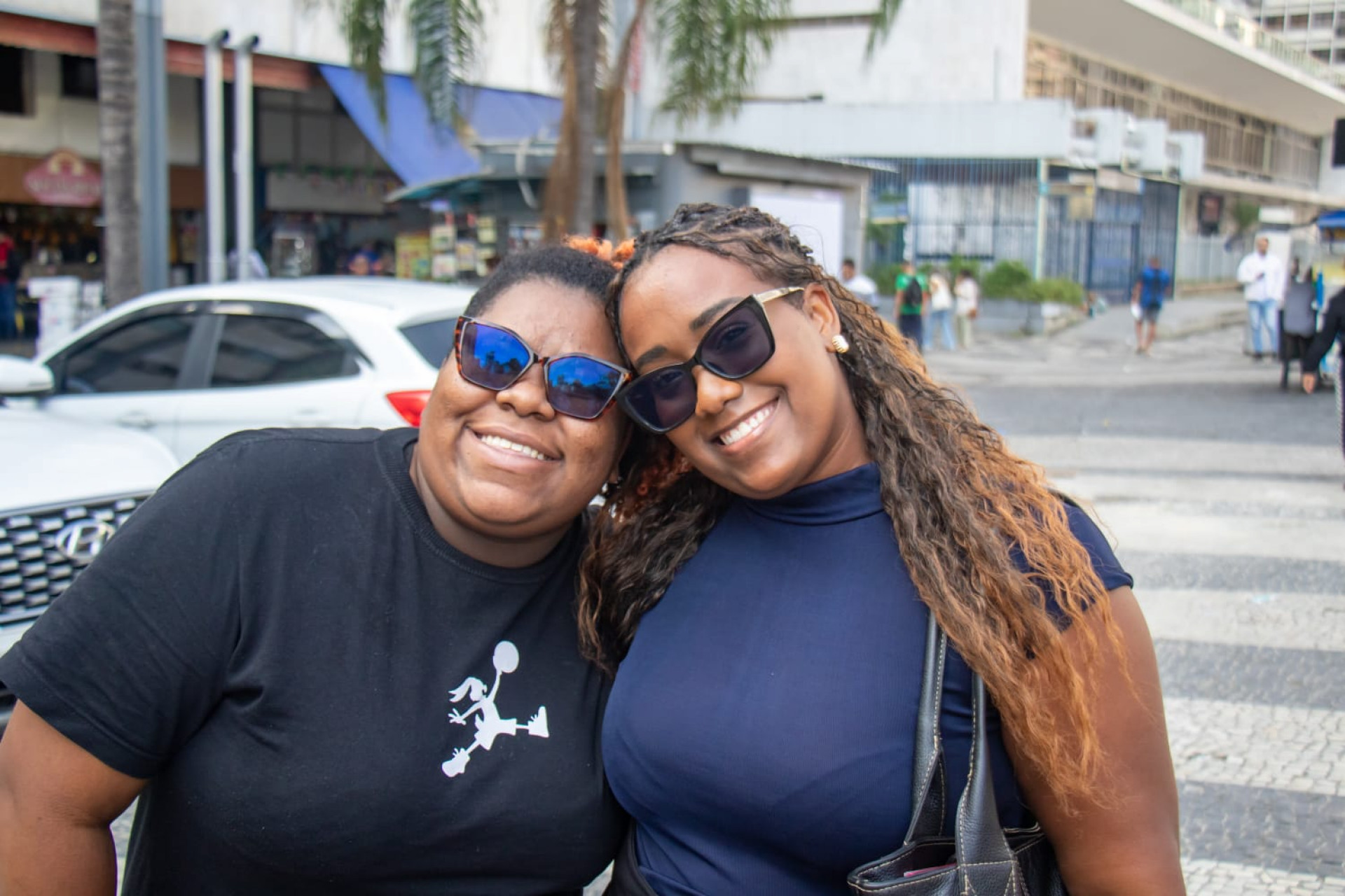 As primas Mariana e Maiara Castro ficaram decepcionadas com o desempenho da Seleção na Copa - Érica Martin / Agência O Dia