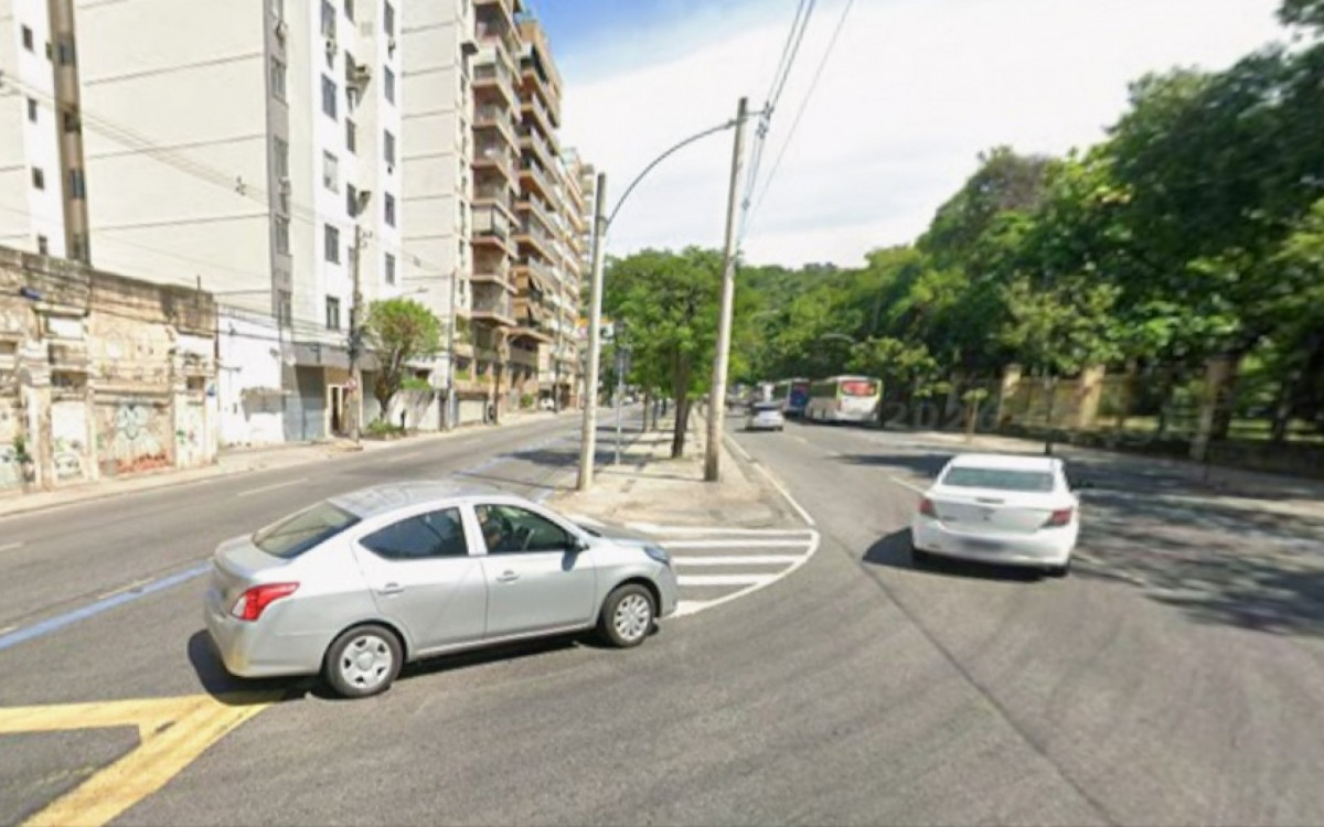 Acidente aconteceu na Rua Visconde de Santa Isabel, na altura da Rua Alexandre Calaza