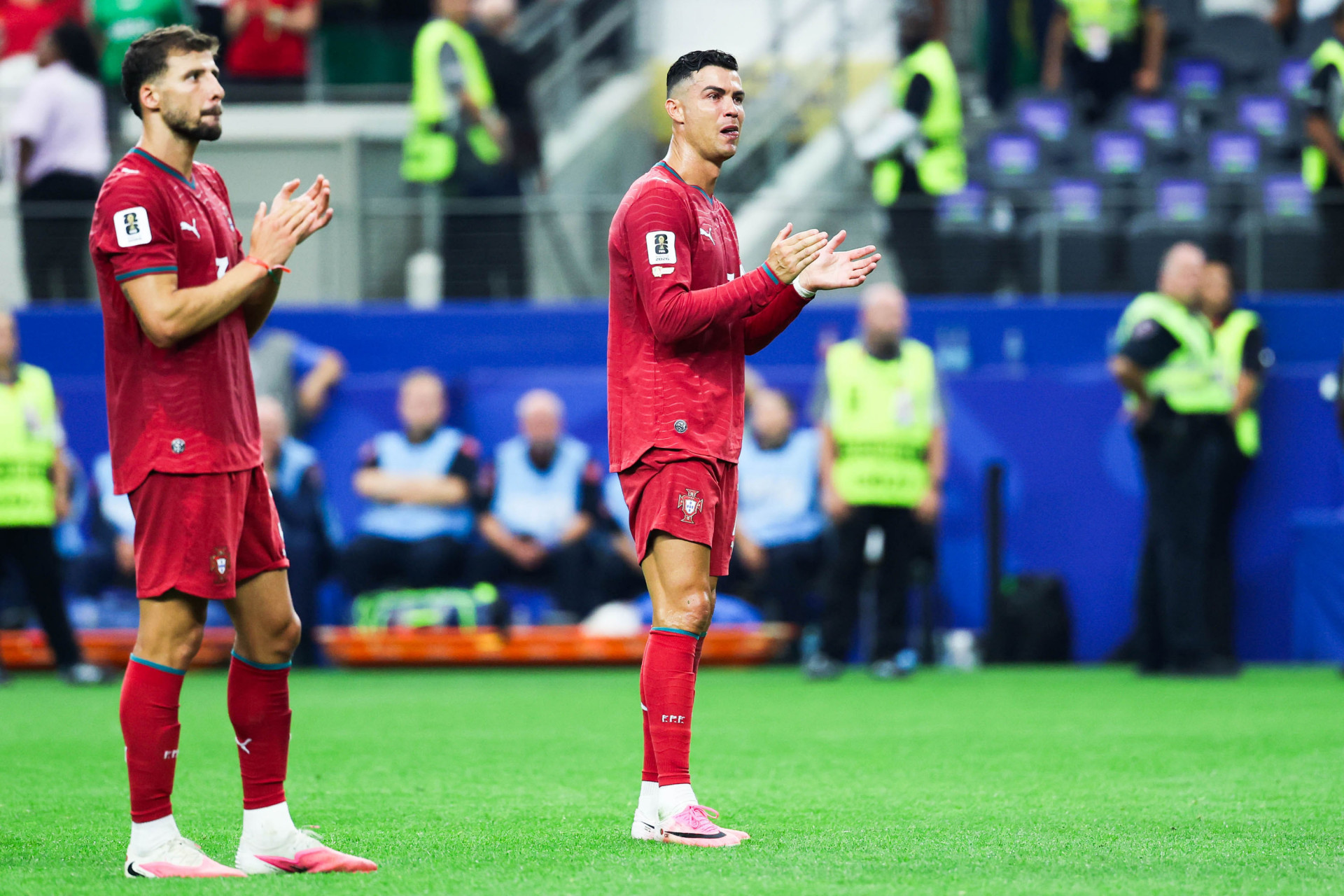 Cristiano Ronaldo chora ap&oacute;s a derrota de Portugal por 1 a 0 para a Espanha - William Volcov/Parceiro/Ag&ecirc;ncia O Dia