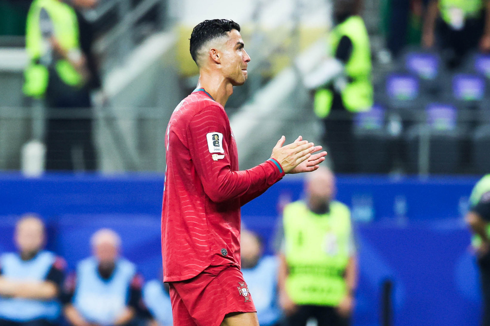Cristiano Ronaldo chora ap&oacute;s a derrota de Portugal por 1 a 0 para a Espanha - William Volcov/Parceiro/Ag&ecirc;ncia O Dia