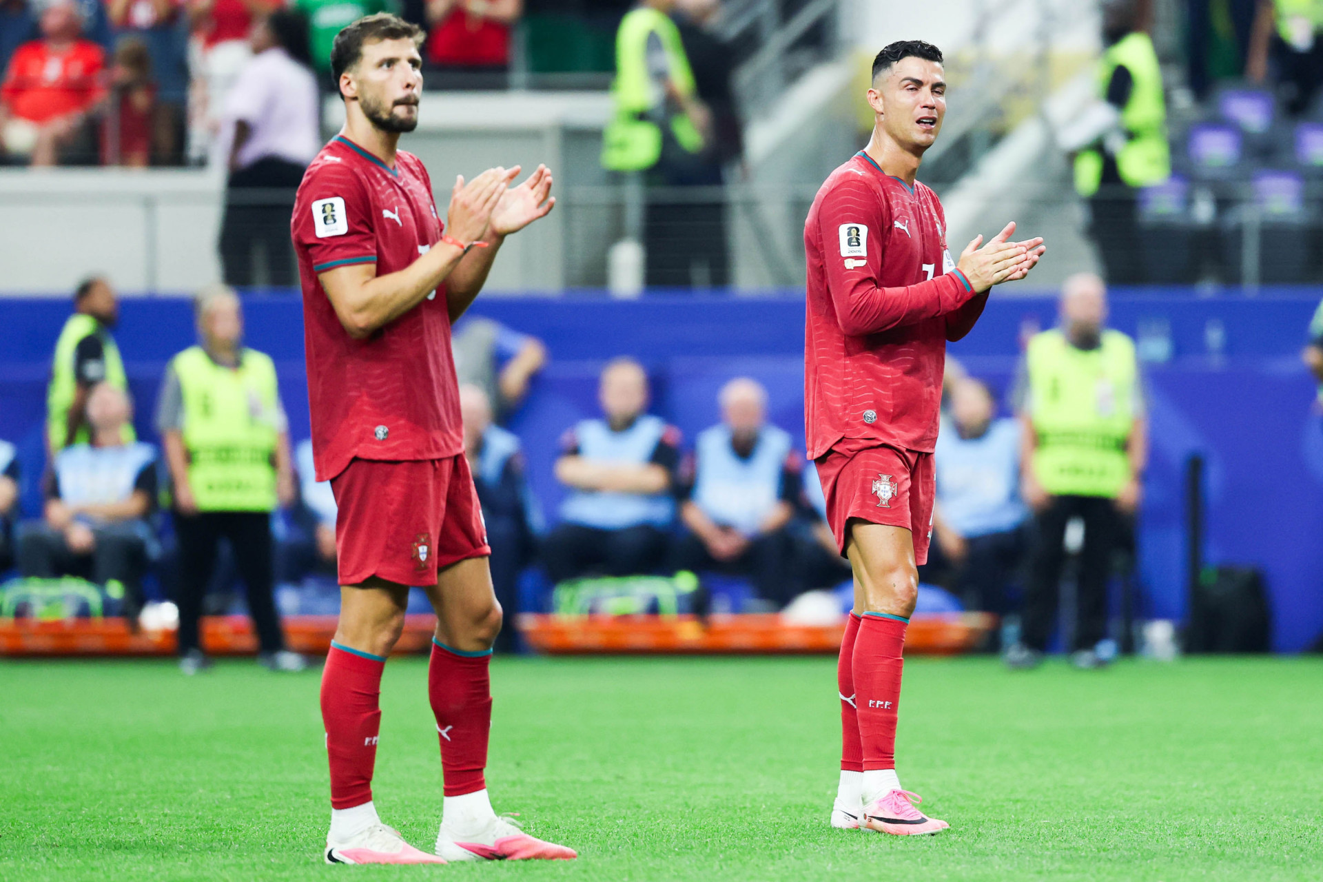 Cristiano Ronaldo chora ap&oacute;s a derrota de Portugal por 1 a 0 para a Espanha - William Volcov/Parceiro/Ag&ecirc;ncia O Dia