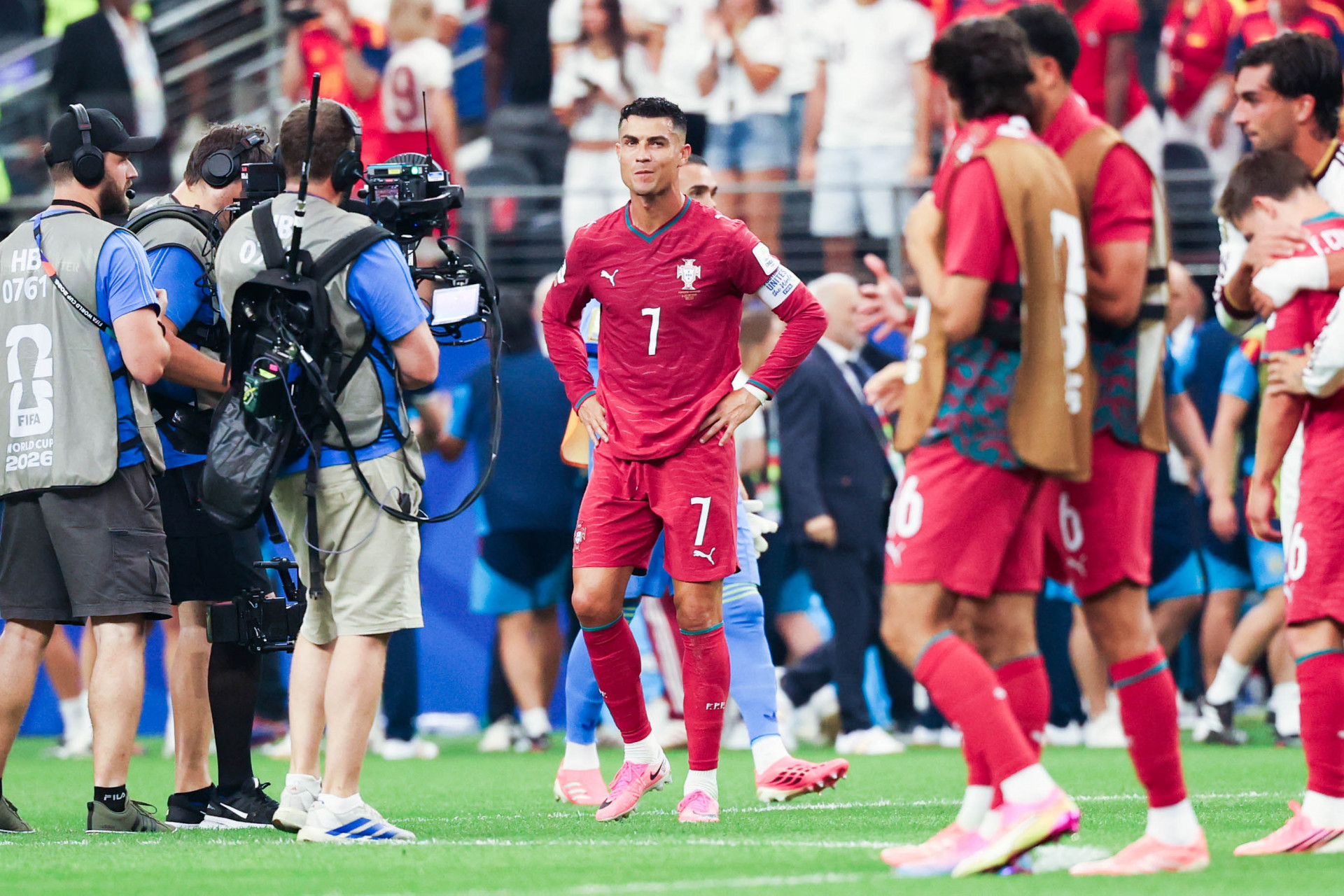 Cristiano Ronaldo chora ap&oacute;s a derrota de Portugal por 1 a 0 para a Espanha - William Volcov/Parceiro/Ag&ecirc;ncia O Dia