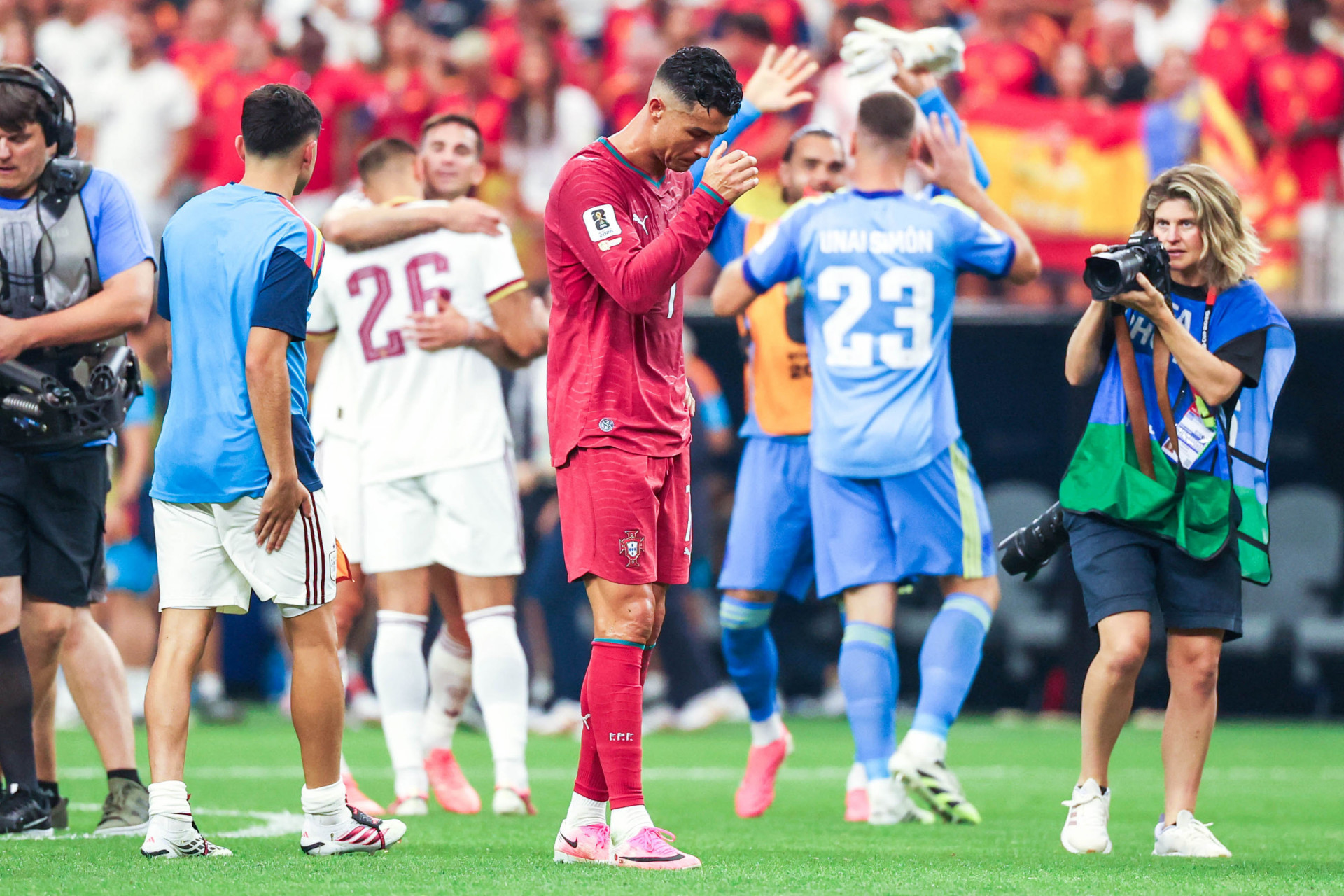Cristiano Ronaldo chora ap&oacute;s a derrota de Portugal por 1 a 0 para a Espanha - William Volcov/Parceiro/Ag&ecirc;ncia O Dia