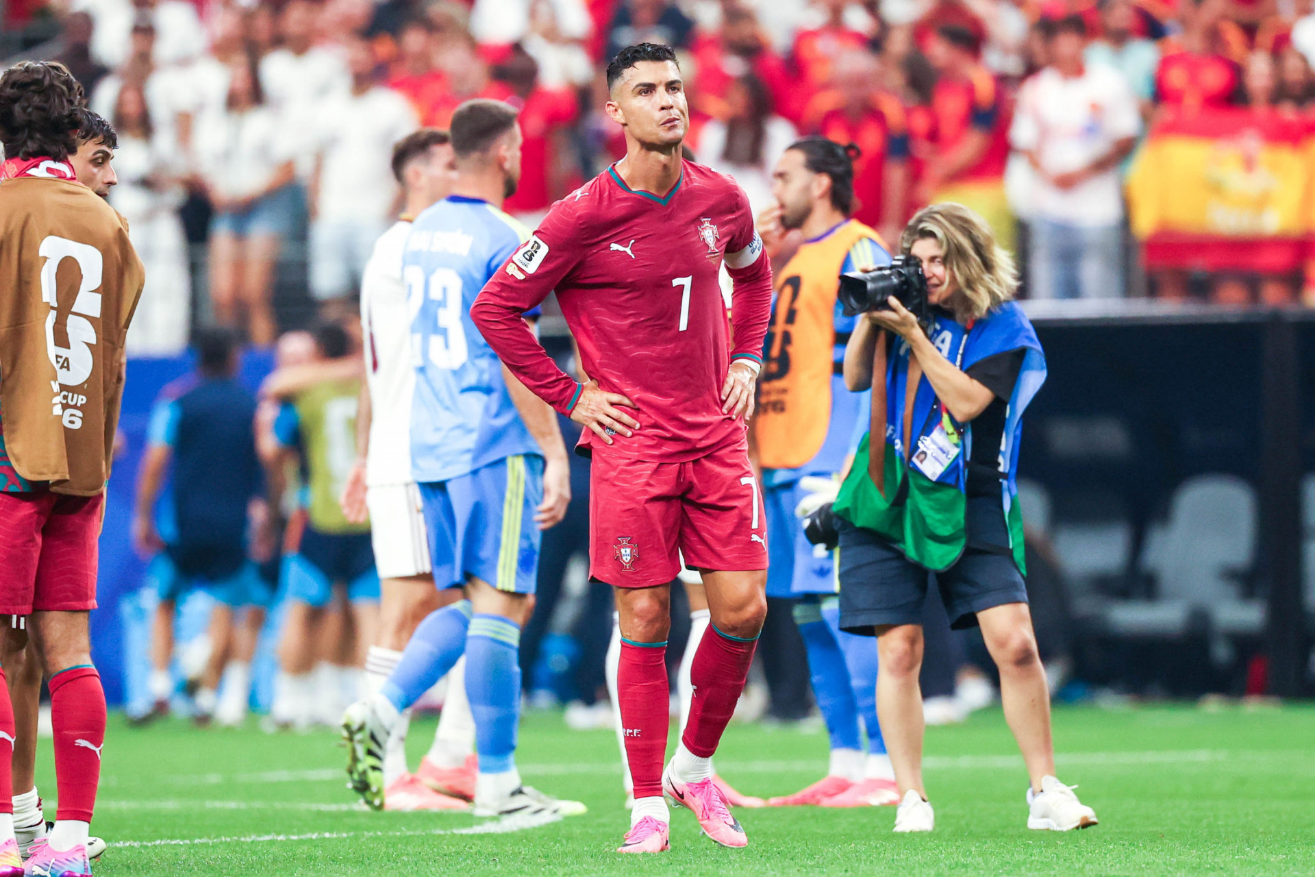 Cristiano Ronaldo chora ap&oacute;s a derrota de Portugal por 1 a 0 para a Espanha - William Volcov/Parceiro/Ag&ecirc;ncia O Dia