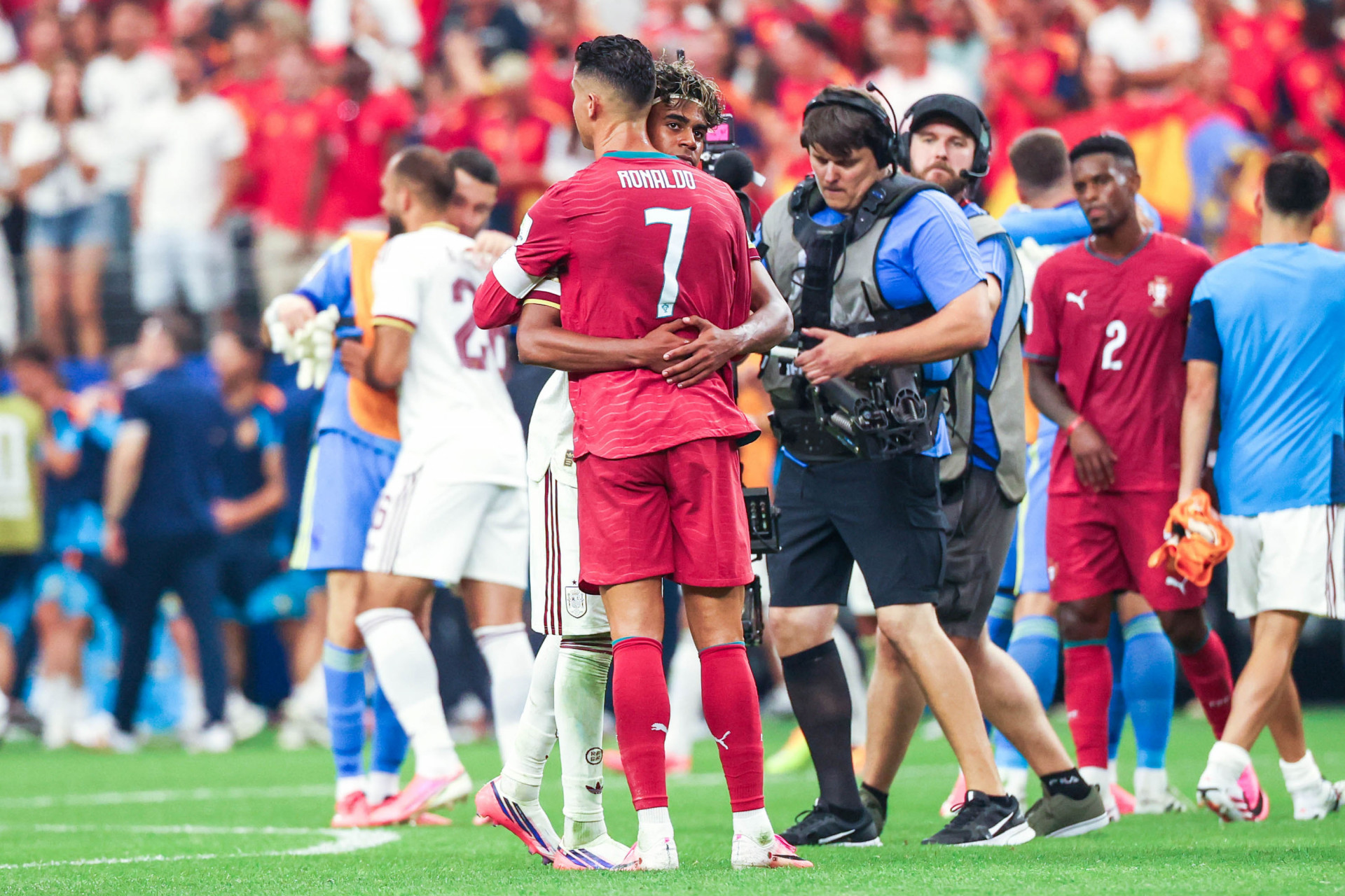 Cristiano Ronaldo chora ap&oacute;s a derrota de Portugal por 1 a 0 para a Espanha - William Volcov/Parceiro/Ag&ecirc;ncia O Dia