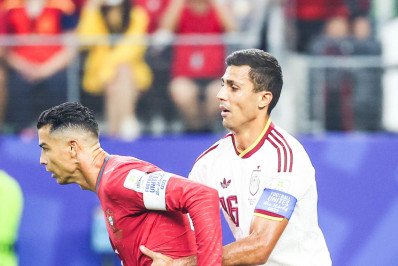Vídeo! Astro da seleção espanhola é flagrado em momento constrangedor