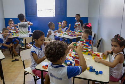 Pausa nas salas de aula abre nova etapa do ano letivo e prepara rede de Macaé para retorno com desfile cívico