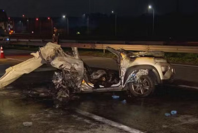 Acidente de carro deixa três mortos e provoca explosão em rodovia