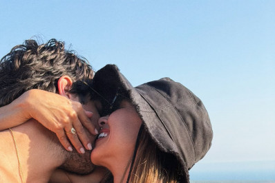 Mariana Rios anuncia noivado com João Diniz: 'Meu riso é tão feliz contigo'