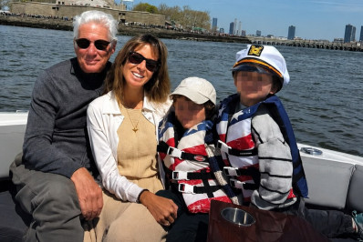 Discreto, Richard Gere publica clique raro com a família