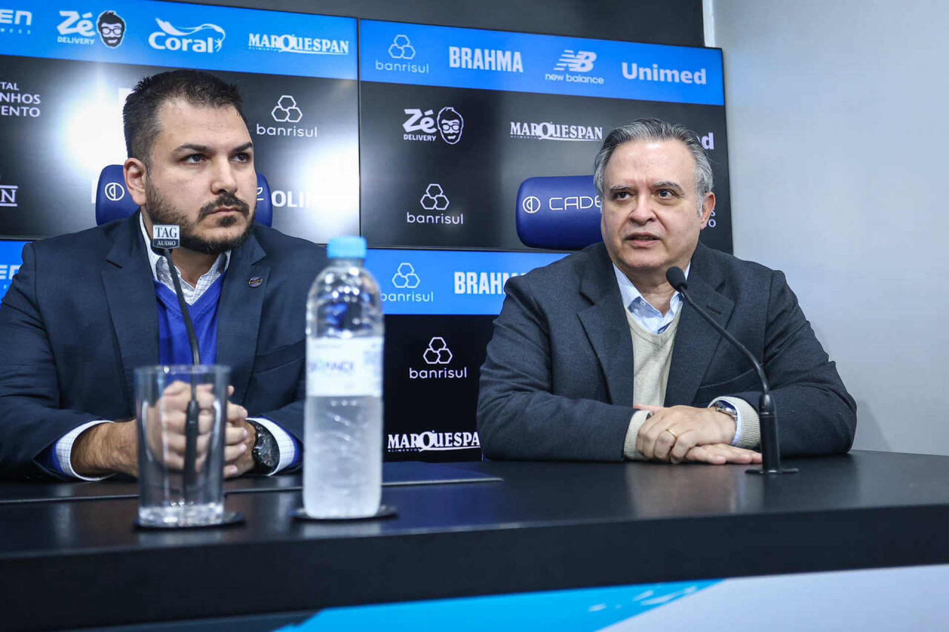 Gr&ecirc;mio reconhece atraso salarial e projeta prazo para quita&ccedil;&atilde;o